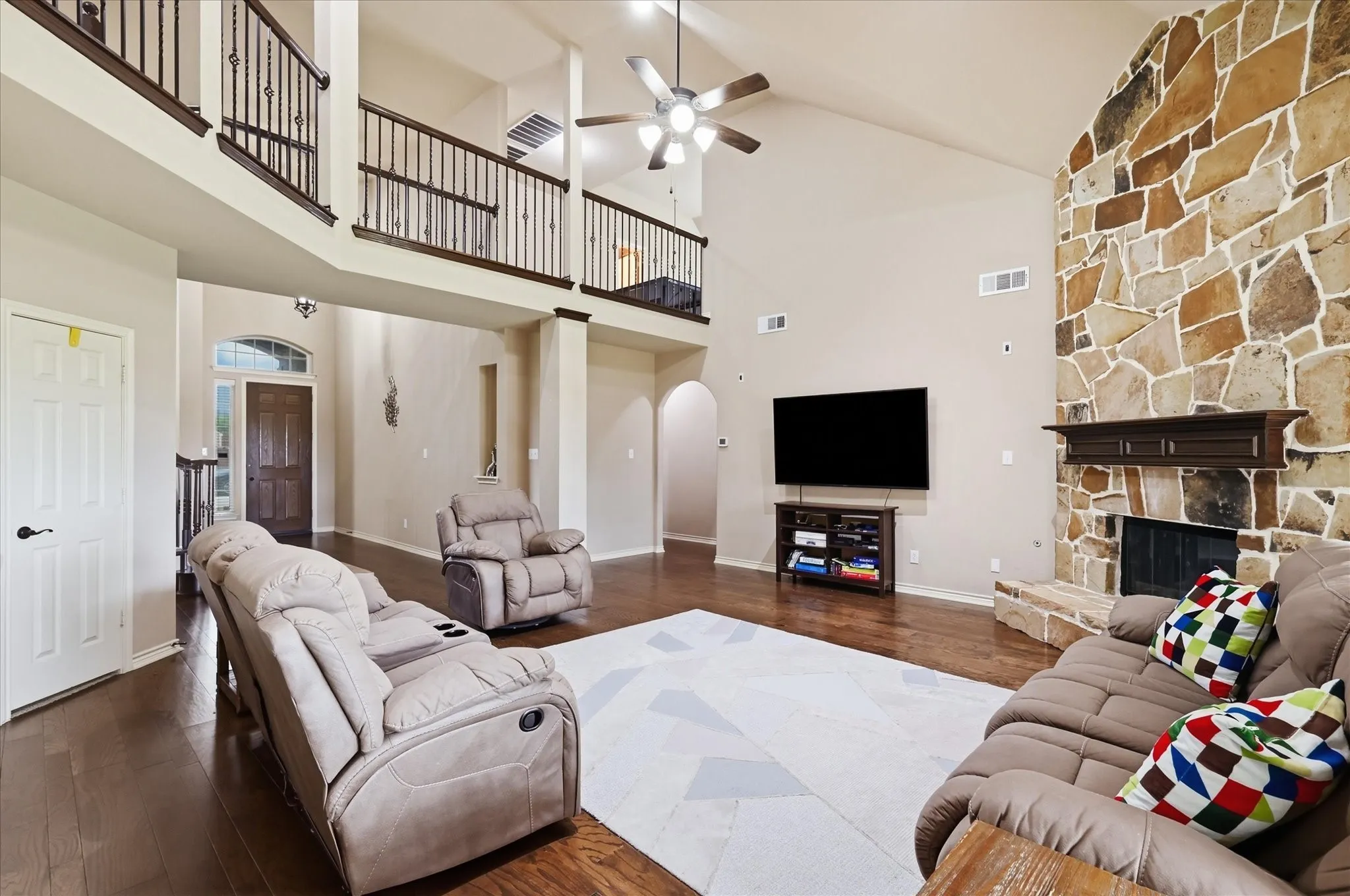Single Family Residence For Sale in Collin County , 591 Lost Creek Drive, Prosper, Texas 75078, 5 Bedroom, 4 Bathroom, 3 Garage spaces, 4,124 Sqft, built in 2012, mls#21304789, Real Estate Agent in Prosper, Homes For Sale in Collin county, Homes For Sale in Prosper, Realtor in Prosper Texas, Real Estate Brokerage Independent Realty Texas, Luminita Cordes Realtor