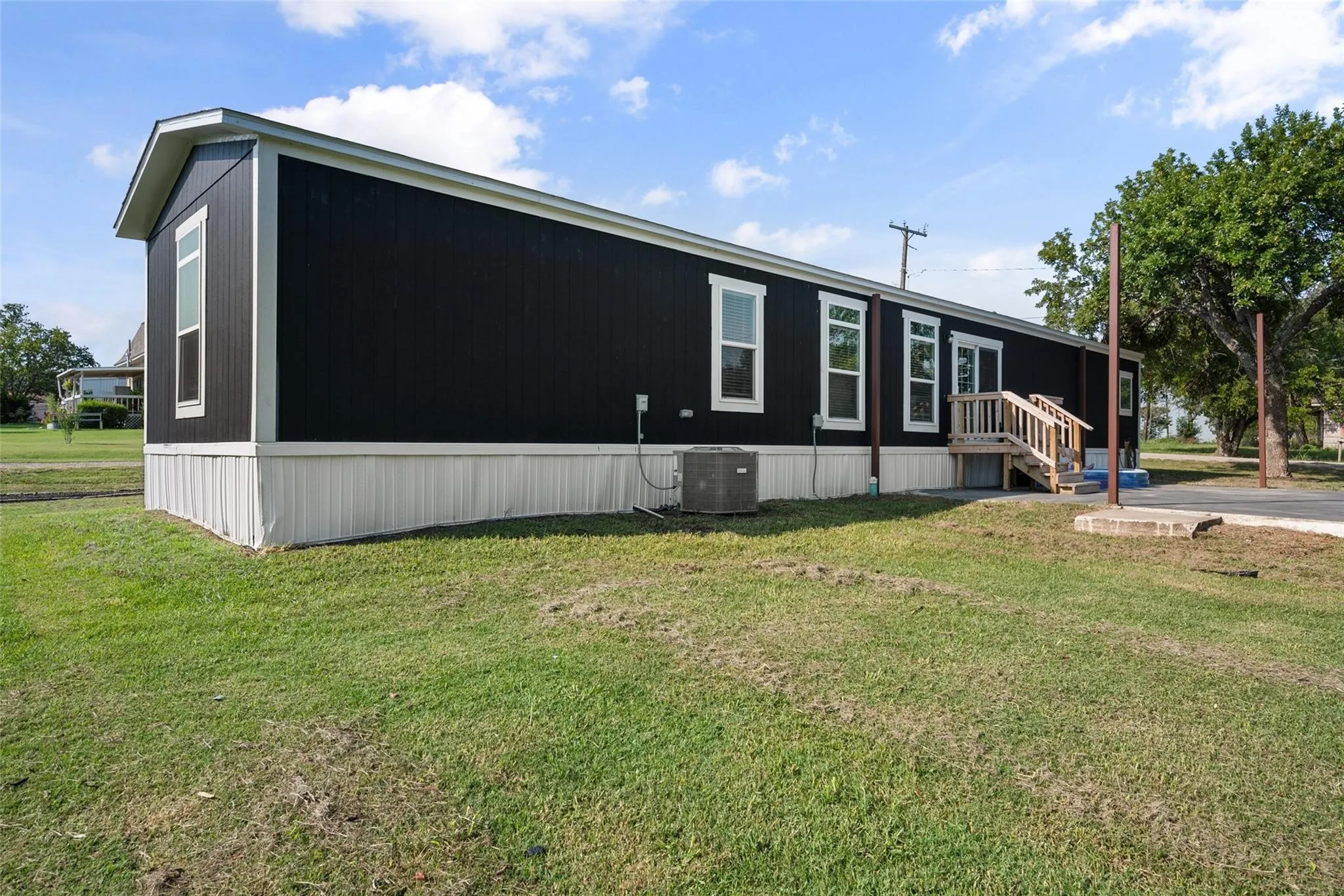 Mobile Home For Sale in Navarro County , 421 S Garitty Street, Frost, Texas 76641, 3 Bedroom, 2 Bathroom, Garage spaces, 1,216 Sqft, built in 2024, mls#21305556, Real Estate Agent in Frost, Homes For Sale in Navarro county, Homes For Sale in Frost, Realtor in Frost Texas, Real Estate Brokerage Independent Realty Texas, Luminita Cordes Realtor