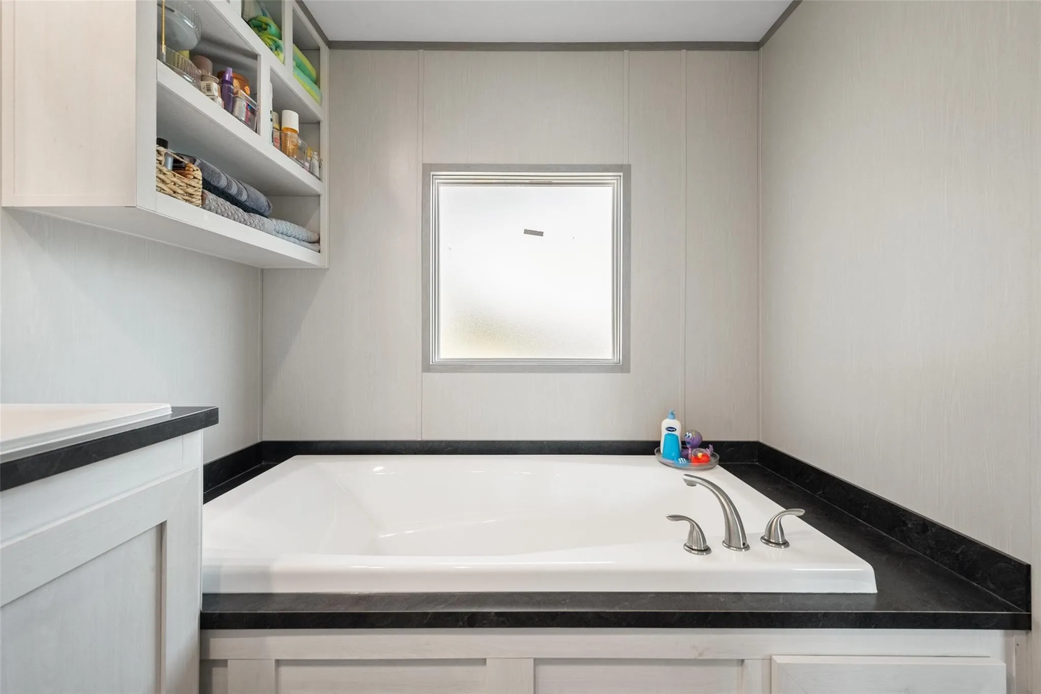 Mobile Home For Sale in Navarro County , 421 S Garitty Street, Frost, Texas 76641, 3 Bedroom, 2 Bathroom, Garage spaces, 1,216 Sqft, built in 2024, mls#21305556, Real Estate Agent in Frost, Homes For Sale in Navarro county, Homes For Sale in Frost, Realtor in Frost Texas, Real Estate Brokerage Independent Realty Texas, Luminita Cordes Realtor