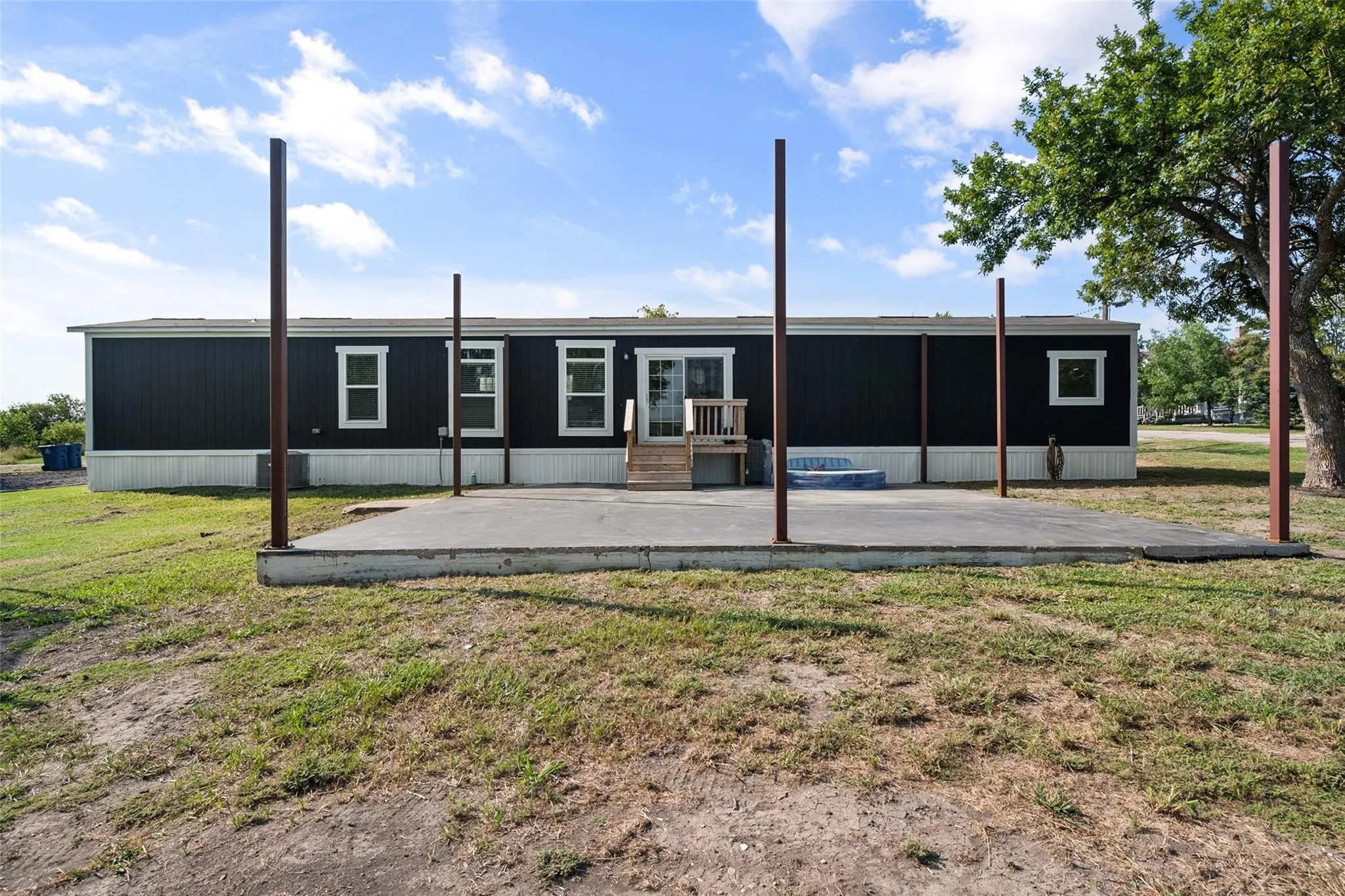 Mobile Home For Sale in Navarro County , 421 S Garitty Street, Frost, Texas 76641, 3 Bedroom, 2 Bathroom, Garage spaces, 1,216 Sqft, built in 2024, mls#21305556, Real Estate Agent in Frost, Homes For Sale in Navarro county, Homes For Sale in Frost, Realtor in Frost Texas, Real Estate Brokerage Independent Realty Texas, Luminita Cordes Realtor