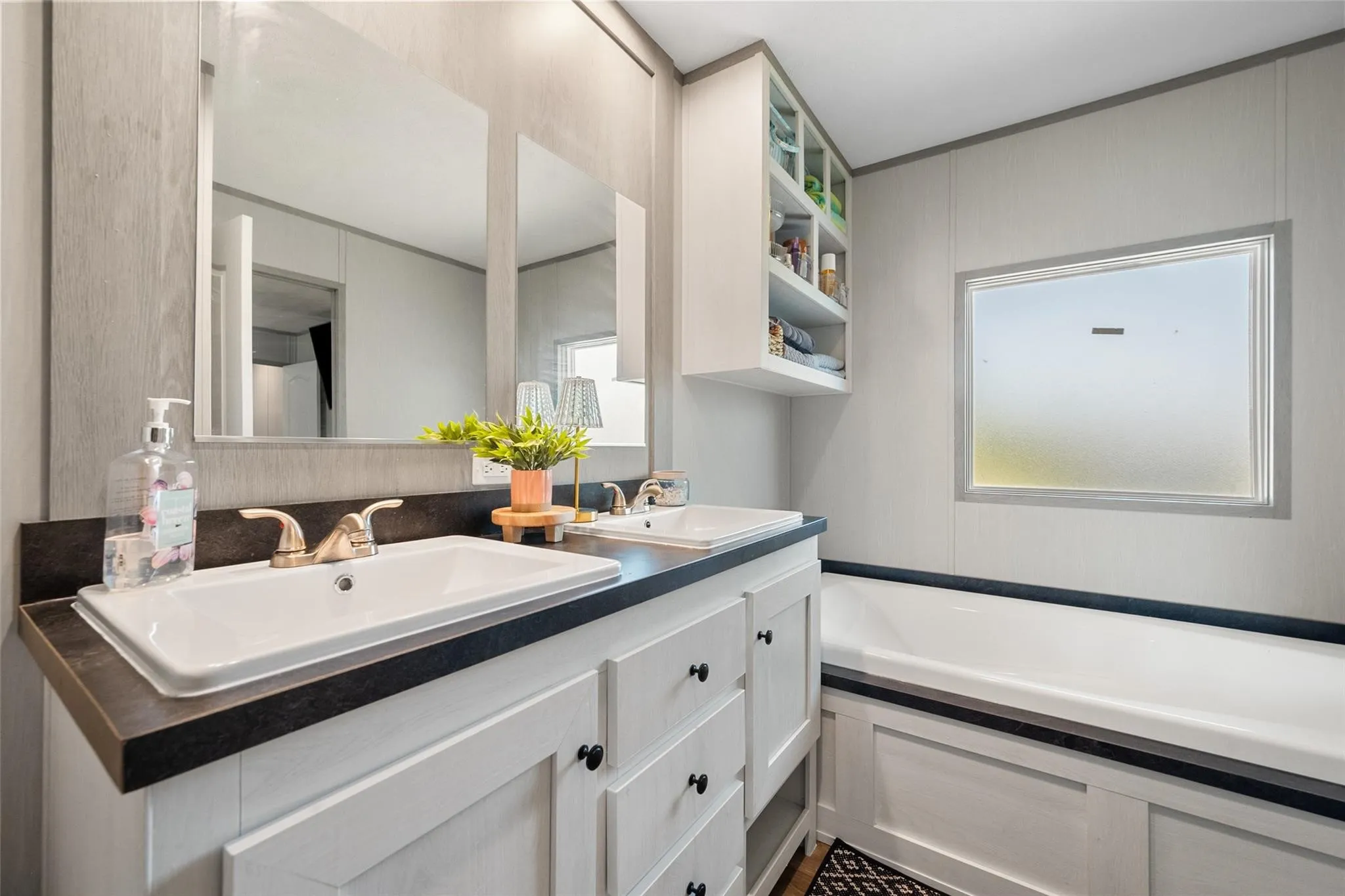 Mobile Home For Sale in Navarro County , 421 S Garitty Street, Frost, Texas 76641, 3 Bedroom, 2 Bathroom, Garage spaces, 1,216 Sqft, built in 2024, mls#21305556, Real Estate Agent in Frost, Homes For Sale in Navarro county, Homes For Sale in Frost, Realtor in Frost Texas, Real Estate Brokerage Independent Realty Texas, Luminita Cordes Realtor