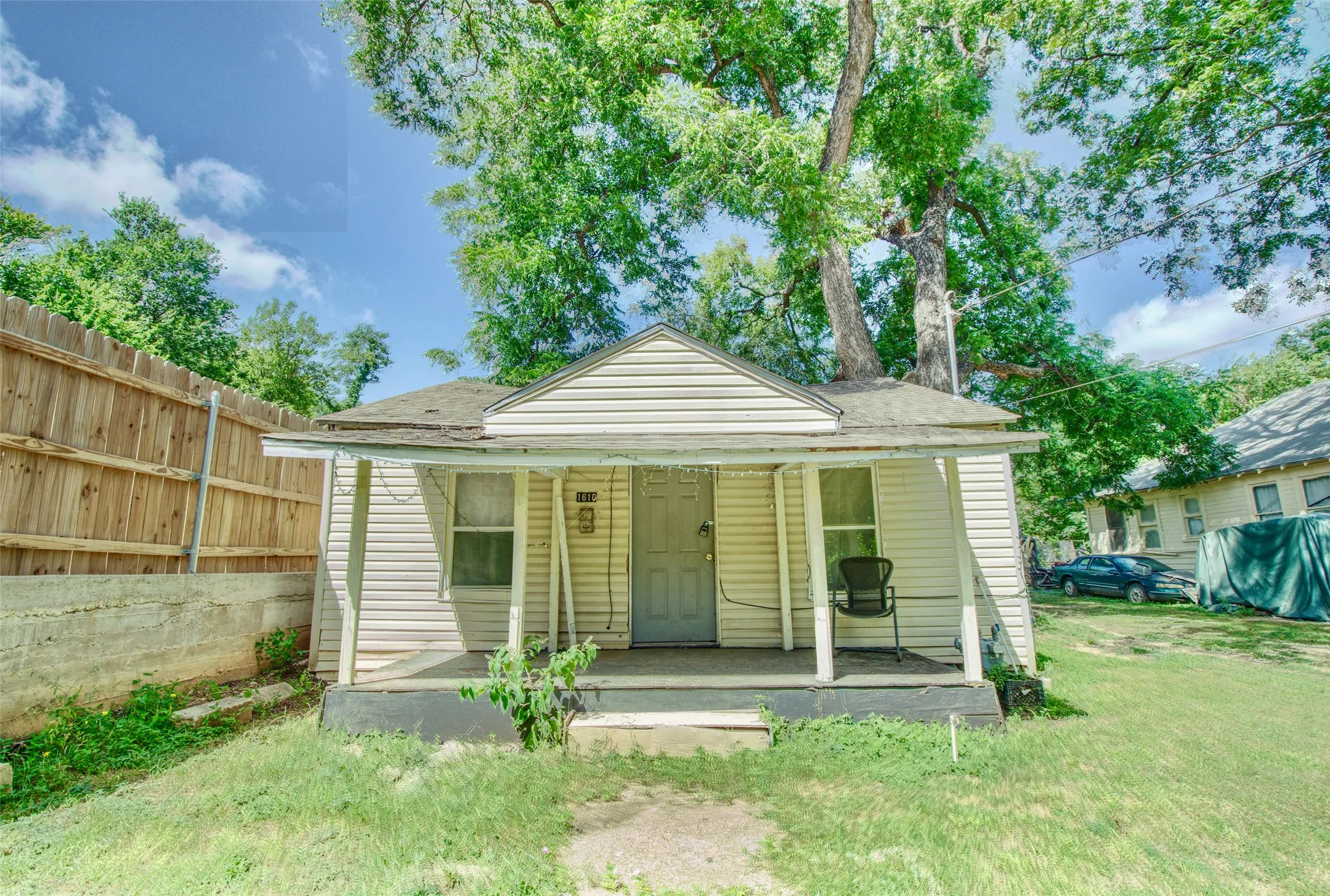 Single Family Residence For Sale in Mc Lennan County , 1610 N 10th Street, Waco, Texas 76707, 2 Bedrooms, 1 Bathroom, Garage spaces, 897 Sqft, built in 1929, Price $45,000, mls#21307078, Real Estate Agent in Waco, Homes For Sale in Mc Lennan county, Homes For Sale in Waco, Realtor in Waco Texas, Real Estate Brokerage Independent Realty Texas, Luminita Cordes Realtor