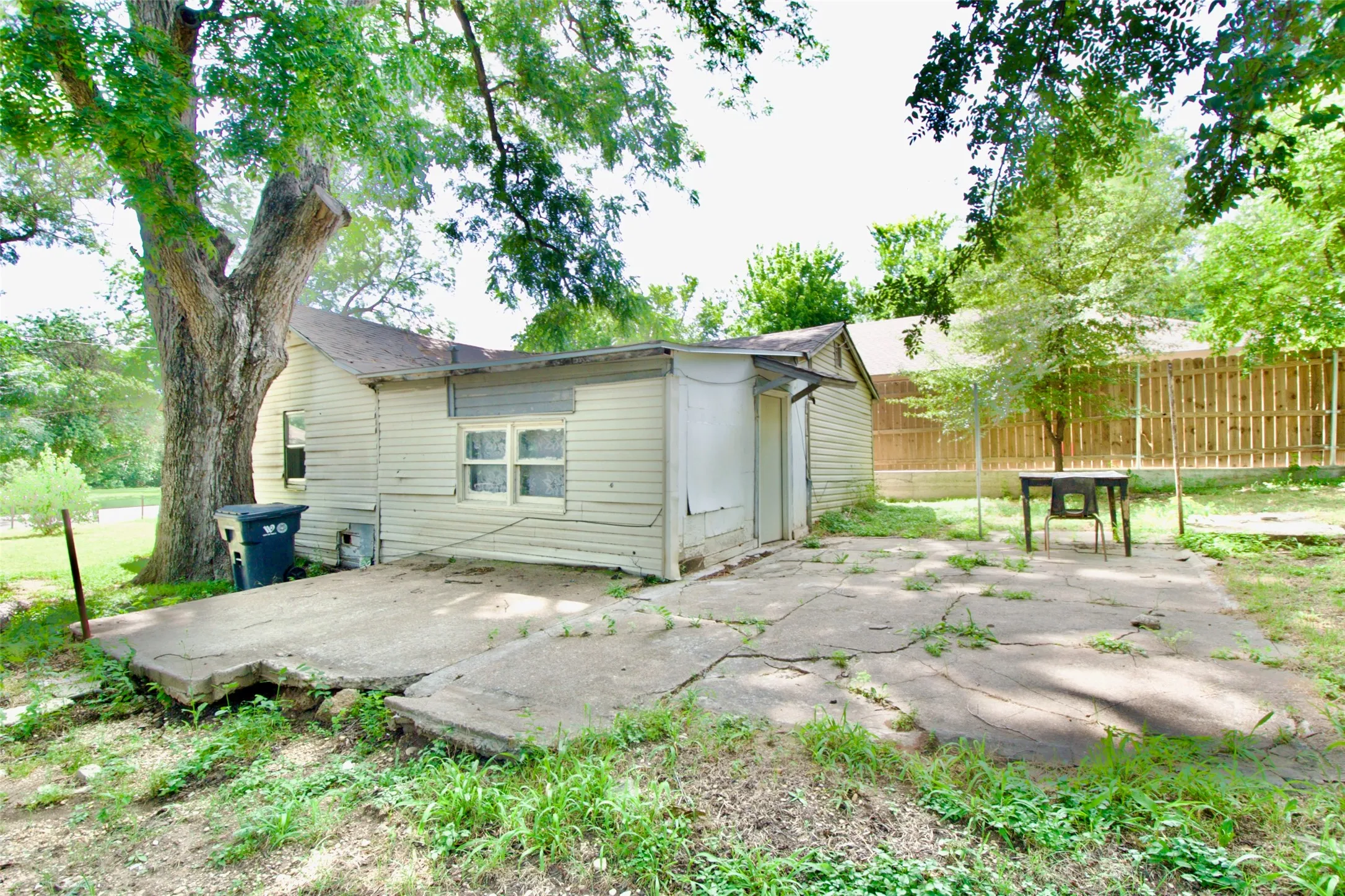 Single Family Residence For Sale in Mc Lennan County , 1610 N 10th Street, Waco, Texas 76707, 2 Bedrooms, 1 Bathroom, Garage spaces, 897 Sqft, built in 1929, Price $45,000, mls#21307078, Real Estate Agent in Waco, Homes For Sale in Mc Lennan county, Homes For Sale in Waco, Realtor in Waco Texas, Real Estate Brokerage Independent Realty Texas, Luminita Cordes Realtor