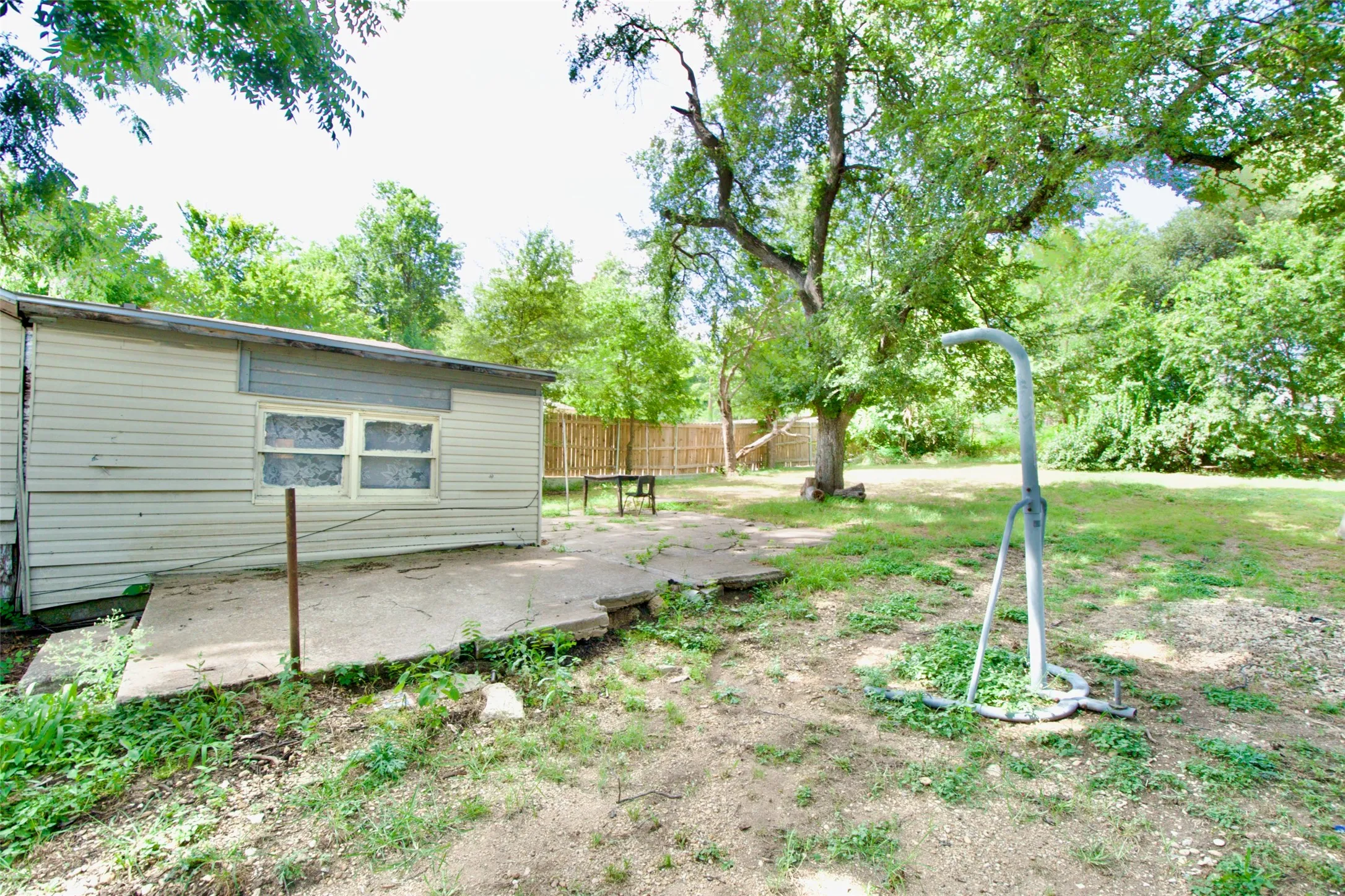Single Family Residence For Sale in Mc Lennan County , 1610 N 10th Street, Waco, Texas 76707, 2 Bedrooms, 1 Bathroom, Garage spaces, 897 Sqft, built in 1929, Price $45,000, mls#21307078, Real Estate Agent in Waco, Homes For Sale in Mc Lennan county, Homes For Sale in Waco, Realtor in Waco Texas, Real Estate Brokerage Independent Realty Texas, Luminita Cordes Realtor