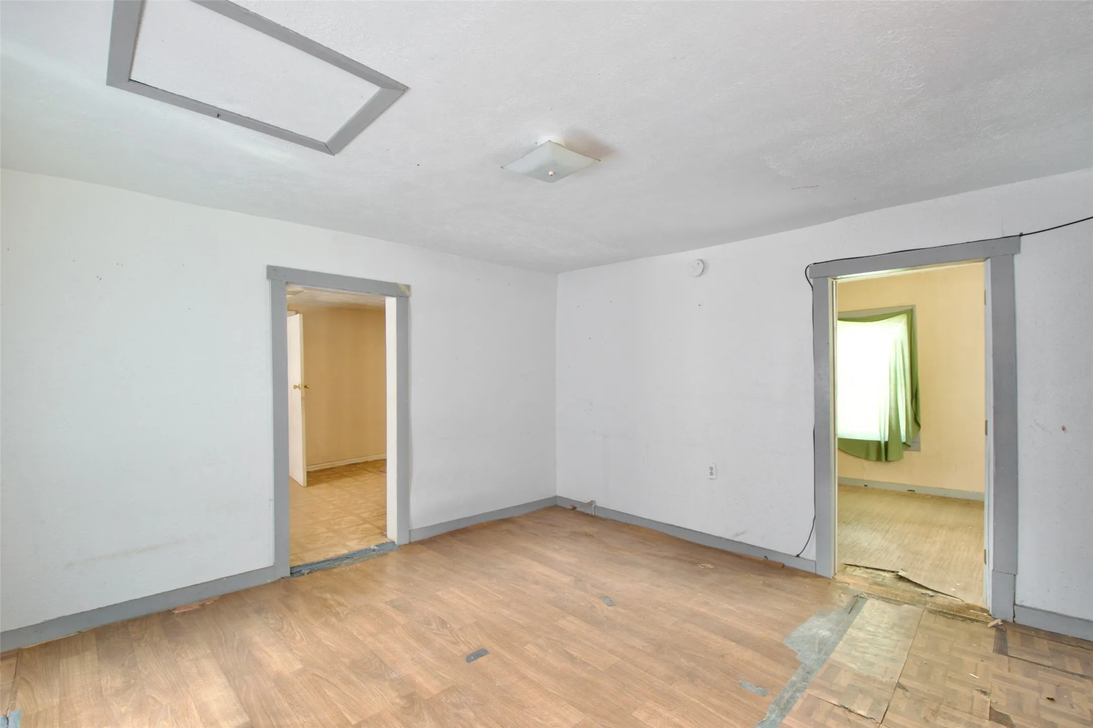 Single Family Residence For Sale in Mc Lennan County , 1610 N 10th Street, Waco, Texas 76707, 2 Bedrooms, 1 Bathroom, Garage spaces, 897 Sqft, built in 1929, Price $45,000, mls#21307078, Real Estate Agent in Waco, Homes For Sale in Mc Lennan county, Homes For Sale in Waco, Realtor in Waco Texas, Real Estate Brokerage Independent Realty Texas, Luminita Cordes Realtor