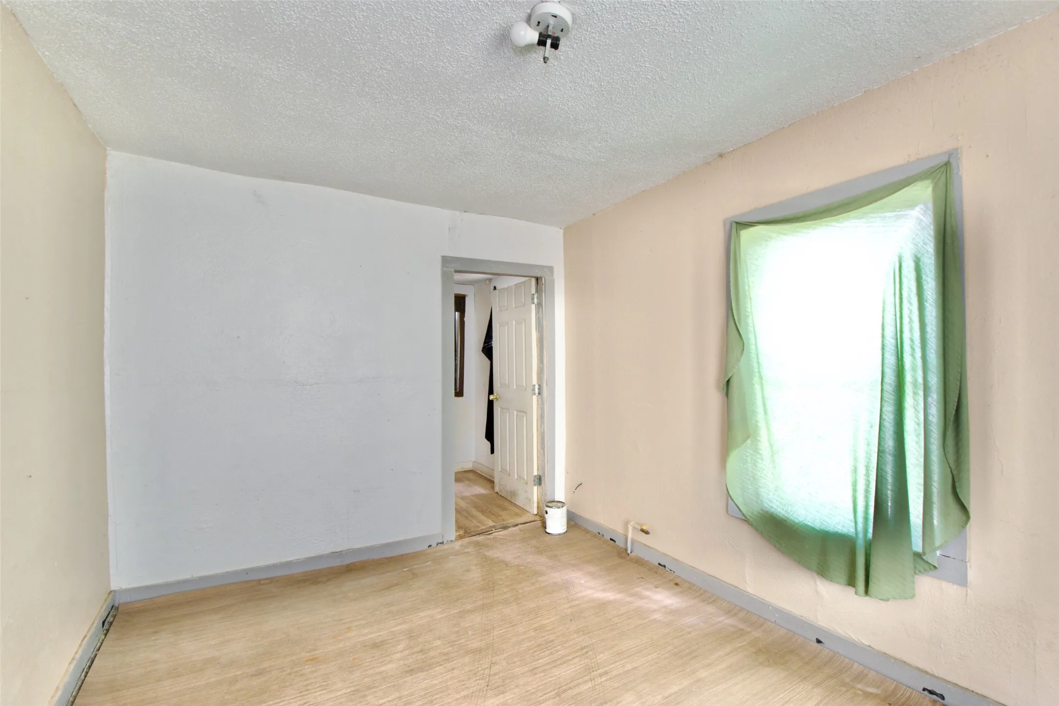 Single Family Residence For Sale in Mc Lennan County , 1610 N 10th Street, Waco, Texas 76707, 2 Bedrooms, 1 Bathroom, Garage spaces, 897 Sqft, built in 1929, Price $45,000, mls#21307078, Real Estate Agent in Waco, Homes For Sale in Mc Lennan county, Homes For Sale in Waco, Realtor in Waco Texas, Real Estate Brokerage Independent Realty Texas, Luminita Cordes Realtor