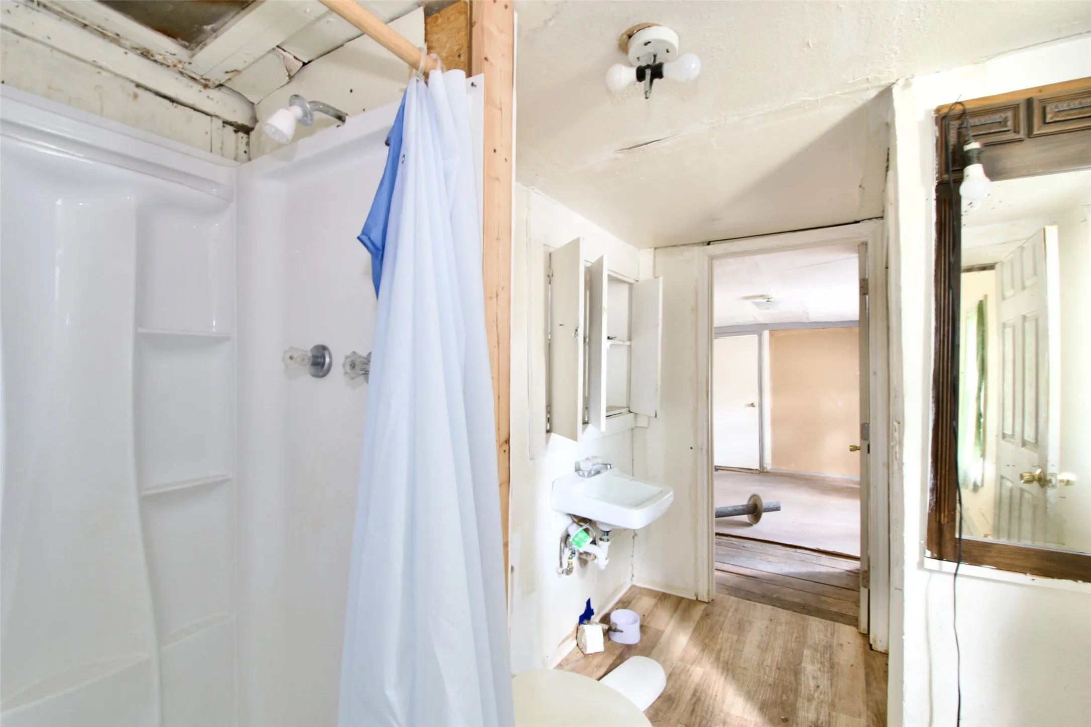 Single Family Residence For Sale in Mc Lennan County , 1610 N 10th Street, Waco, Texas 76707, 2 Bedrooms, 1 Bathroom, Garage spaces, 897 Sqft, built in 1929, Price $45,000, mls#21307078, Real Estate Agent in Waco, Homes For Sale in Mc Lennan county, Homes For Sale in Waco, Realtor in Waco Texas, Real Estate Brokerage Independent Realty Texas, Luminita Cordes Realtor