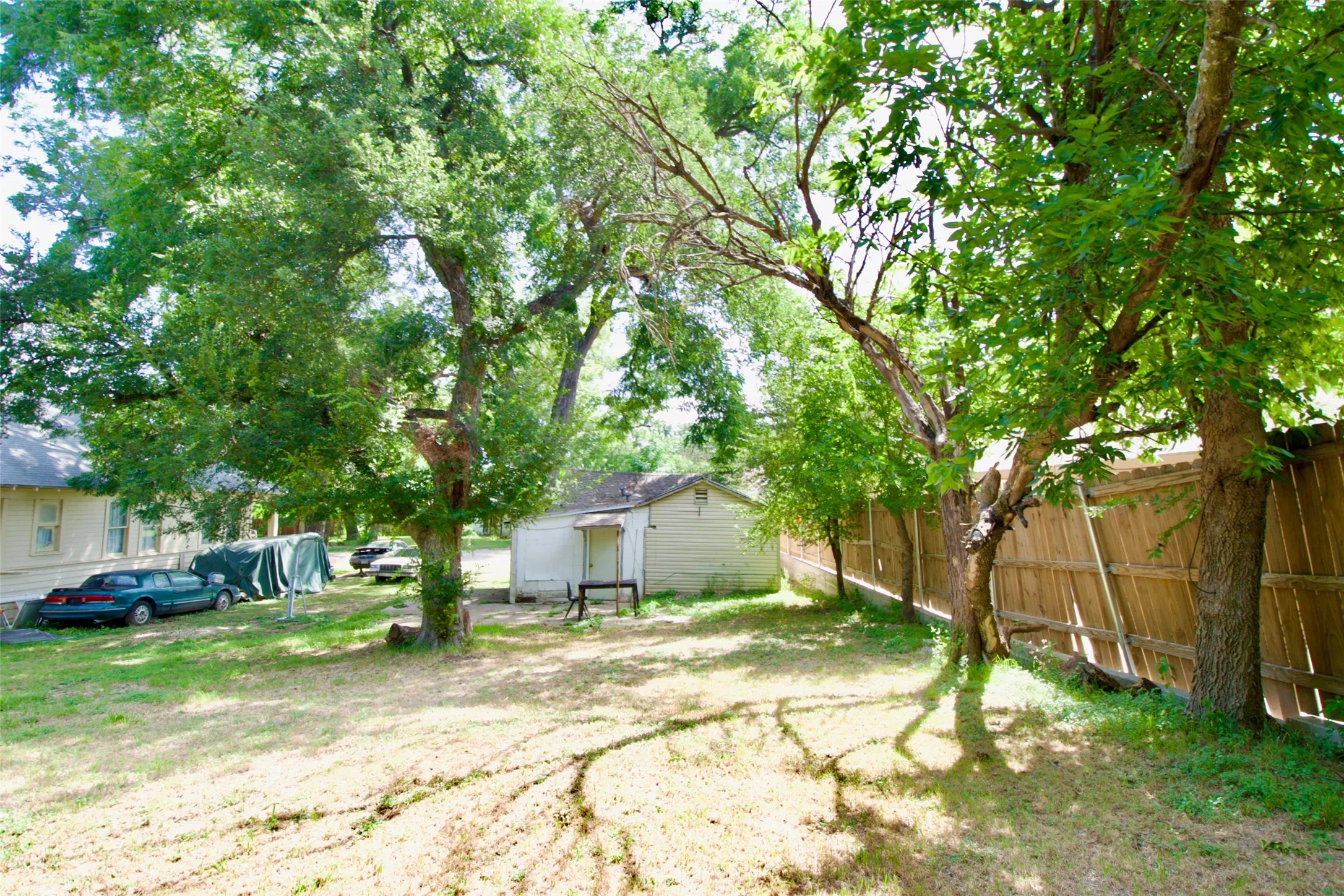 Single Family Residence For Sale in Mc Lennan County , 1610 N 10th Street, Waco, Texas 76707, 2 Bedrooms, 1 Bathroom, Garage spaces, 897 Sqft, built in 1929, Price $45,000, mls#21307078, Real Estate Agent in Waco, Homes For Sale in Mc Lennan county, Homes For Sale in Waco, Realtor in Waco Texas, Real Estate Brokerage Independent Realty Texas, Luminita Cordes Realtor