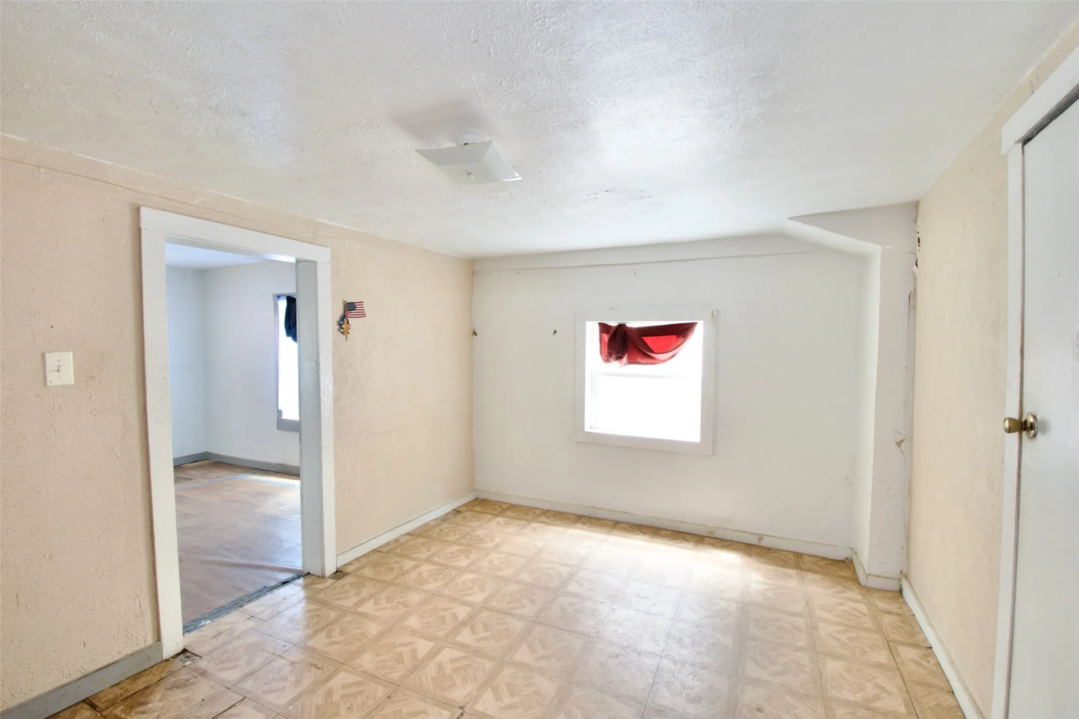 Single Family Residence For Sale in Mc Lennan County , 1610 N 10th Street, Waco, Texas 76707, 2 Bedrooms, 1 Bathroom, Garage spaces, 897 Sqft, built in 1929, Price $45,000, mls#21307078, Real Estate Agent in Waco, Homes For Sale in Mc Lennan county, Homes For Sale in Waco, Realtor in Waco Texas, Real Estate Brokerage Independent Realty Texas, Luminita Cordes Realtor