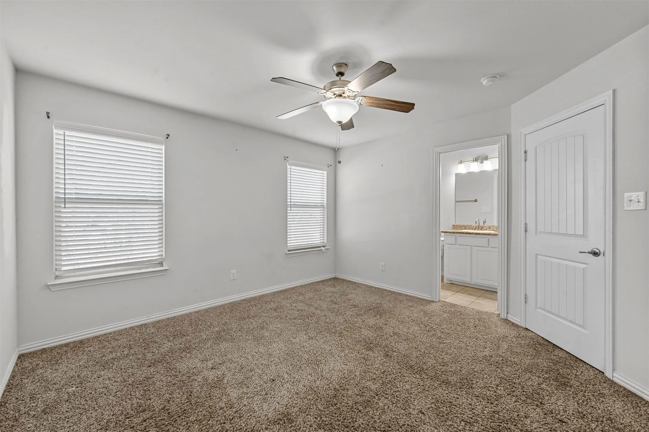 Duplex For Rent in Grayson County , 727 W Johnson Street A, Denison, Texas 75020, 3 Bedroom, 3 Bathroom, 1 Garage spaces, 1,238 Sqft, built in 2019, mls#21312235, Real Estate Agent in Denison, Homes For Rent in Grayson county, Homes For Rent in Denison, Realtor in Denison Texas, Real Estate Brokerage Independent Realty Texas, Luminita Cordes Realtor