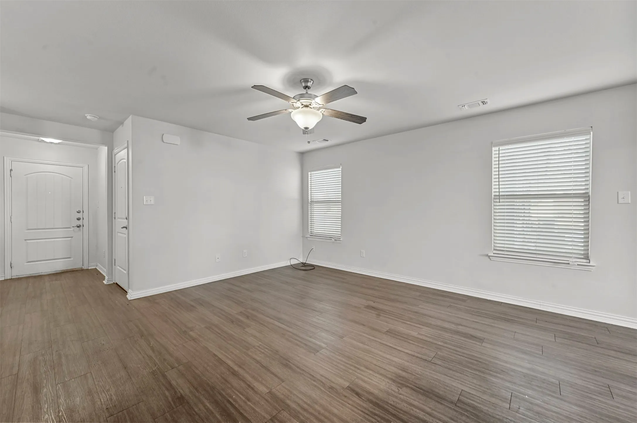 Duplex For Rent in Grayson County , 727 W Johnson Street A, Denison, Texas 75020, 3 Bedroom, 3 Bathroom, 1 Garage spaces, 1,238 Sqft, built in 2019, mls#21312235, Real Estate Agent in Denison, Homes For Rent in Grayson county, Homes For Rent in Denison, Realtor in Denison Texas, Real Estate Brokerage Independent Realty Texas, Luminita Cordes Realtor