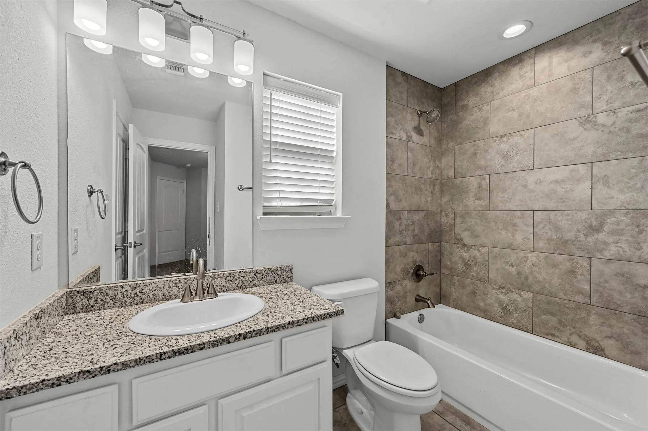 Duplex For Rent in Grayson County , 727 W Johnson Street A, Denison, Texas 75020, 3 Bedroom, 3 Bathroom, 1 Garage spaces, 1,238 Sqft, built in 2019, mls#21312235, Real Estate Agent in Denison, Homes For Rent in Grayson county, Homes For Rent in Denison, Realtor in Denison Texas, Real Estate Brokerage Independent Realty Texas, Luminita Cordes Realtor