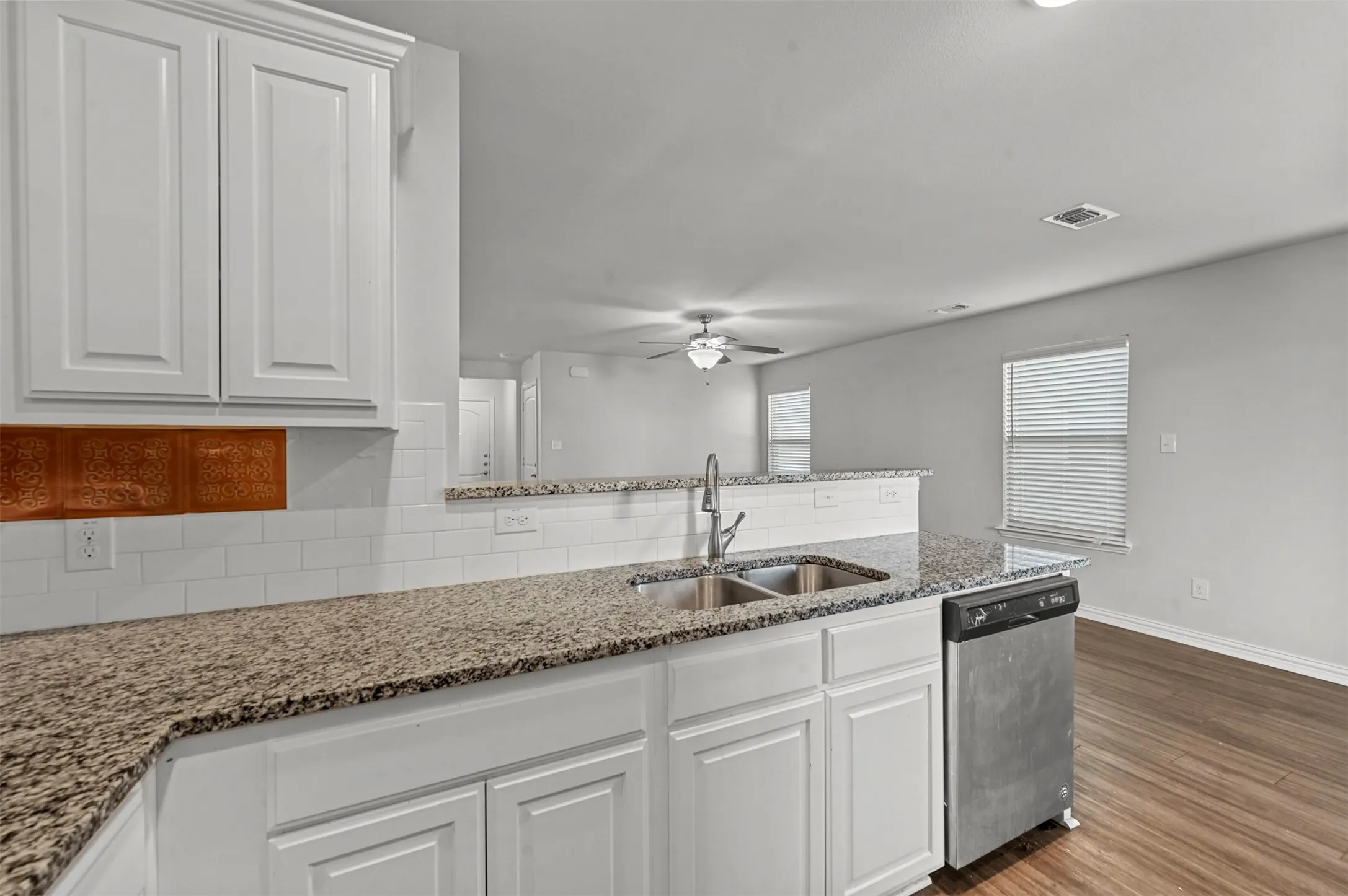 Duplex For Rent in Grayson County , 727 W Johnson Street A, Denison, Texas 75020, 3 Bedroom, 3 Bathroom, 1 Garage spaces, 1,238 Sqft, built in 2019, mls#21312235, Real Estate Agent in Denison, Homes For Rent in Grayson county, Homes For Rent in Denison, Realtor in Denison Texas, Real Estate Brokerage Independent Realty Texas, Luminita Cordes Realtor