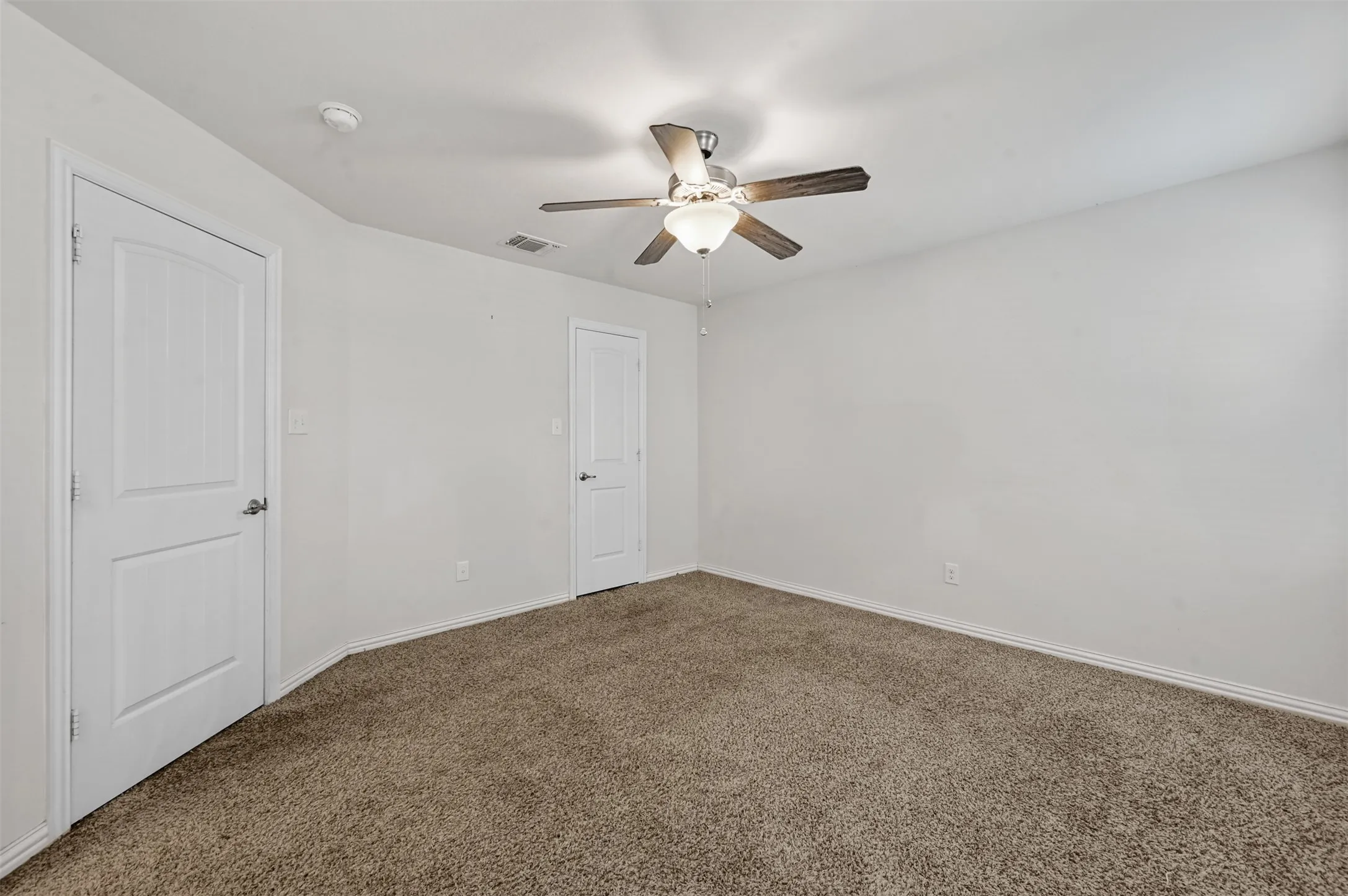 Duplex For Rent in Grayson County , 727 W Johnson Street A, Denison, Texas 75020, 3 Bedroom, 3 Bathroom, 1 Garage spaces, 1,238 Sqft, built in 2019, mls#21312235, Real Estate Agent in Denison, Homes For Rent in Grayson county, Homes For Rent in Denison, Realtor in Denison Texas, Real Estate Brokerage Independent Realty Texas, Luminita Cordes Realtor