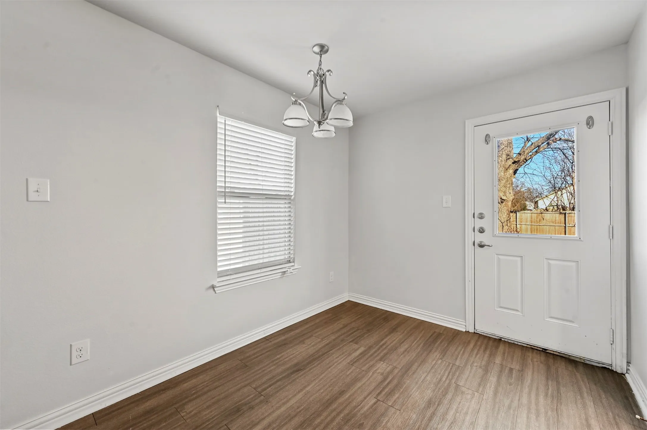 Duplex For Rent in Grayson County , 727 W Johnson Street A, Denison, Texas 75020, 3 Bedroom, 3 Bathroom, 1 Garage spaces, 1,238 Sqft, built in 2019, mls#21312235, Real Estate Agent in Denison, Homes For Rent in Grayson county, Homes For Rent in Denison, Realtor in Denison Texas, Real Estate Brokerage Independent Realty Texas, Luminita Cordes Realtor
