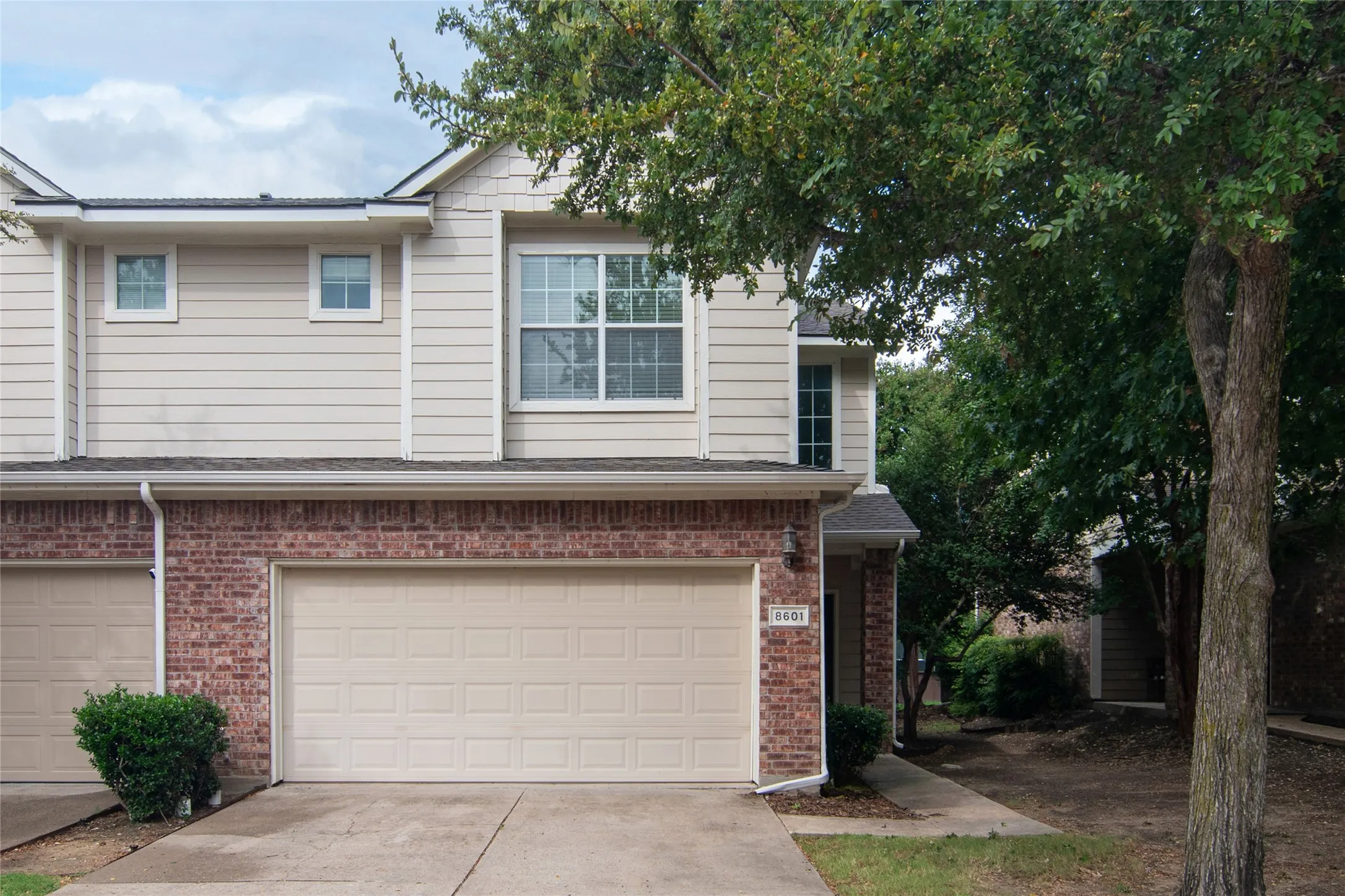 Townhouse For Sale in Collin County , 8601 Forest Highlands Drive, Plano, Texas 75024, 2 Bedroom, 2 Bathroom, 2 Garage spaces, 1,300 Sqft, built in 2004, Price $310,000, mls#21293139, Real Estate Agent in Plano, Homes For Sale in Collin county, Homes For Sale in Plano, Realtor in Plano Texas, Real Estate Brokerage Independent Realty Texas, Luminita Cordes Realtor