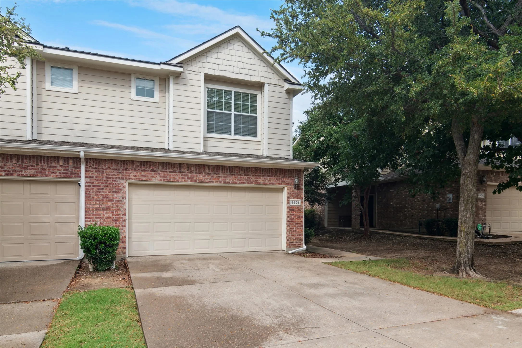 Townhouse For Sale in Collin County , 8601 Forest Highlands Drive, Plano, Texas 75024, 2 Bedroom, 2 Bathroom, 2 Garage spaces, 1,300 Sqft, built in 2004, Price $310,000, mls#21293139, Real Estate Agent in Plano, Homes For Sale in Collin county, Homes For Sale in Plano, Realtor in Plano Texas, Real Estate Brokerage Independent Realty Texas, Luminita Cordes Realtor