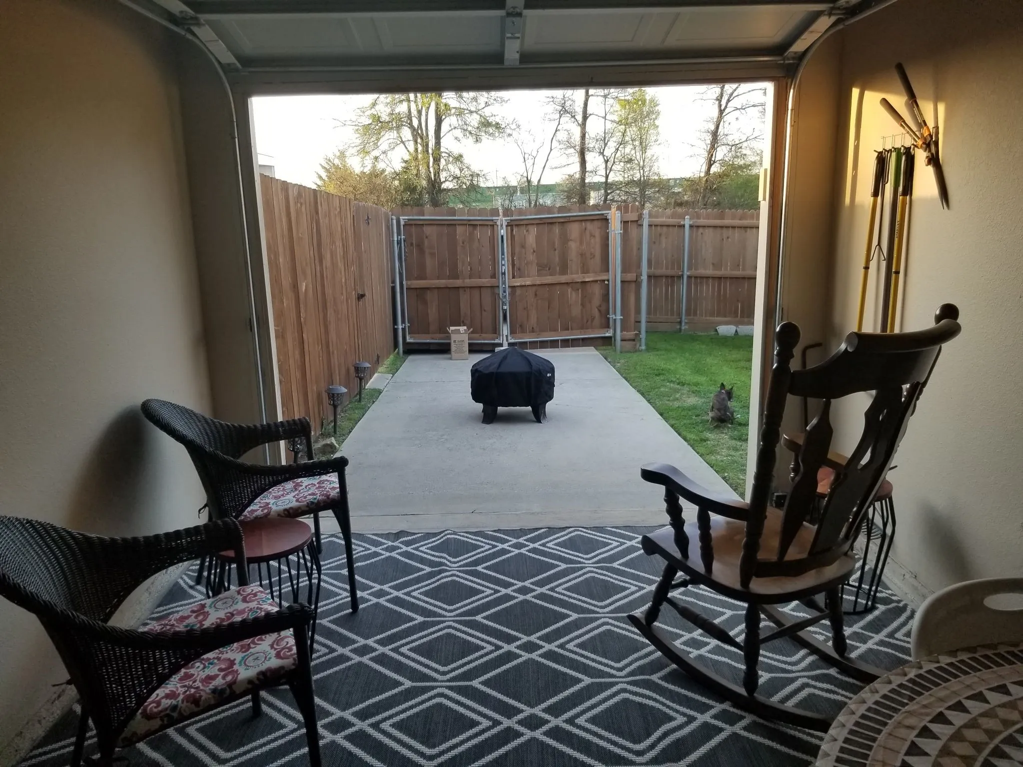 Garage Includes Screened garage entry