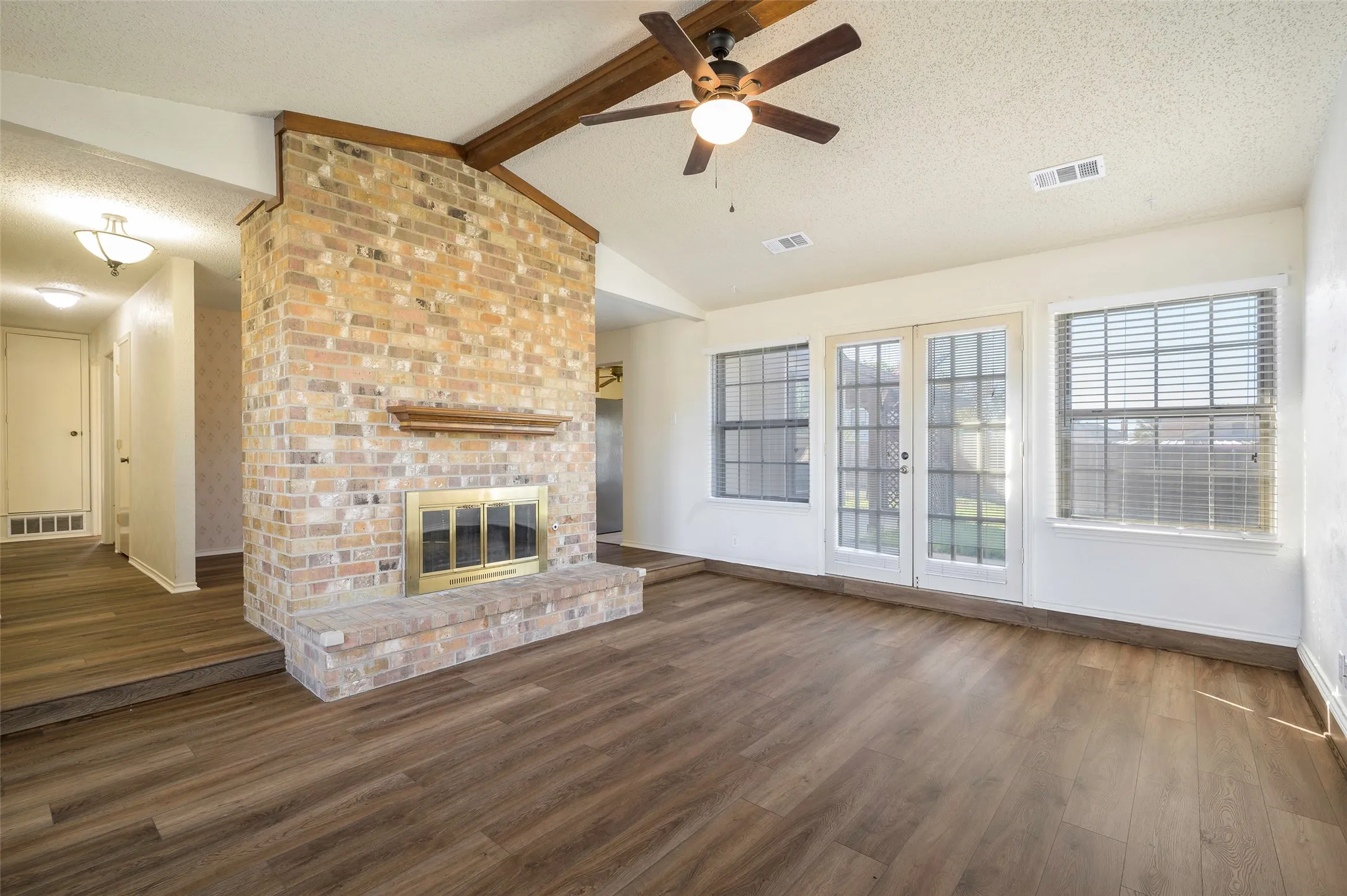 Single Family Residence For Rent in Denton County , 3719 Furneaux Lane, Carrollton, Texas 75007, 3 Bedroom, 2 Bathroom, 2 Garage spaces, 1,529 Sqft, built in 1983, mls#21311462, Real Estate Agent in Carrollton, Homes For Rent in Denton county, Homes For Rent in Carrollton, Realtor in Carrollton Texas, Real Estate Brokerage Independent Realty Texas, Luminita Cordes Realtor
