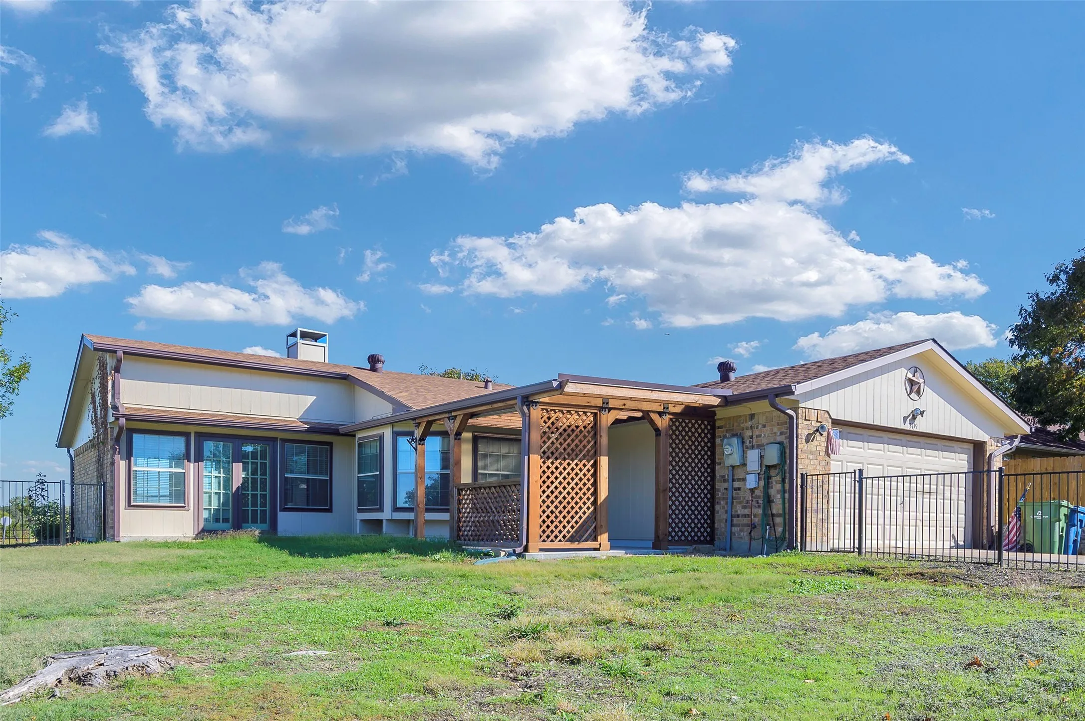 Single Family Residence For Rent in Denton County , 3719 Furneaux Lane, Carrollton, Texas 75007, 3 Bedroom, 2 Bathroom, 2 Garage spaces, 1,529 Sqft, built in 1983, mls#21311462, Real Estate Agent in Carrollton, Homes For Rent in Denton county, Homes For Rent in Carrollton, Realtor in Carrollton Texas, Real Estate Brokerage Independent Realty Texas, Luminita Cordes Realtor