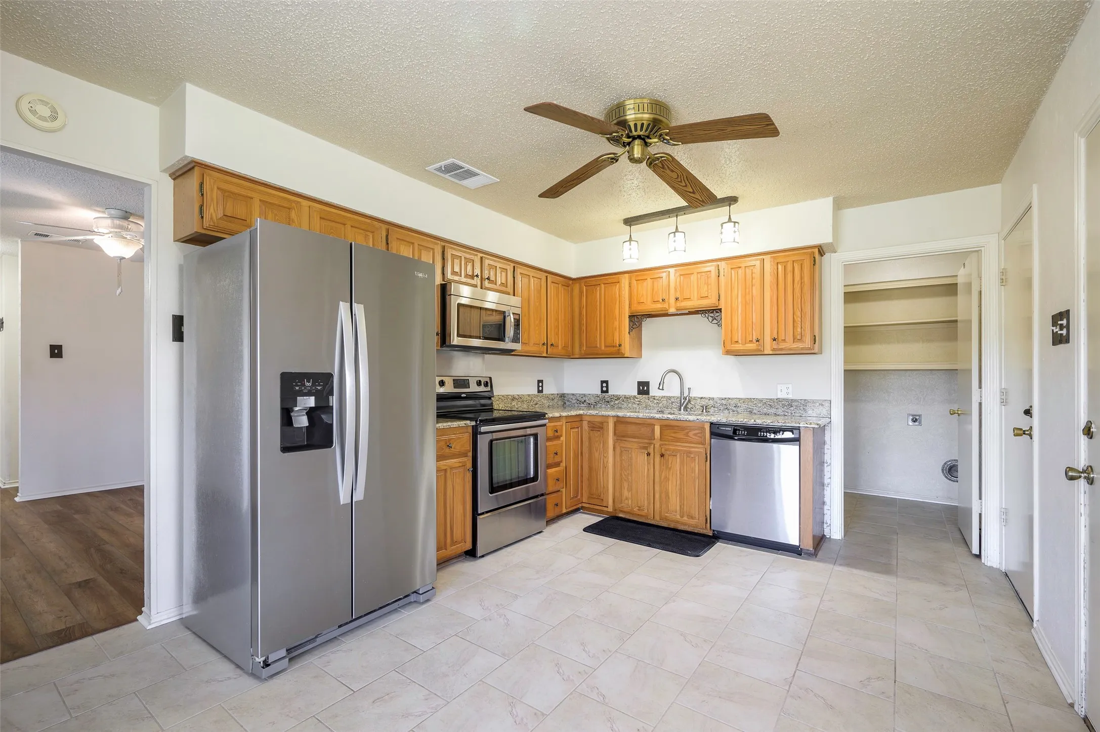 Single Family Residence For Rent in Denton County , 3719 Furneaux Lane, Carrollton, Texas 75007, 3 Bedroom, 2 Bathroom, 2 Garage spaces, 1,529 Sqft, built in 1983, mls#21311462, Real Estate Agent in Carrollton, Homes For Rent in Denton county, Homes For Rent in Carrollton, Realtor in Carrollton Texas, Real Estate Brokerage Independent Realty Texas, Luminita Cordes Realtor