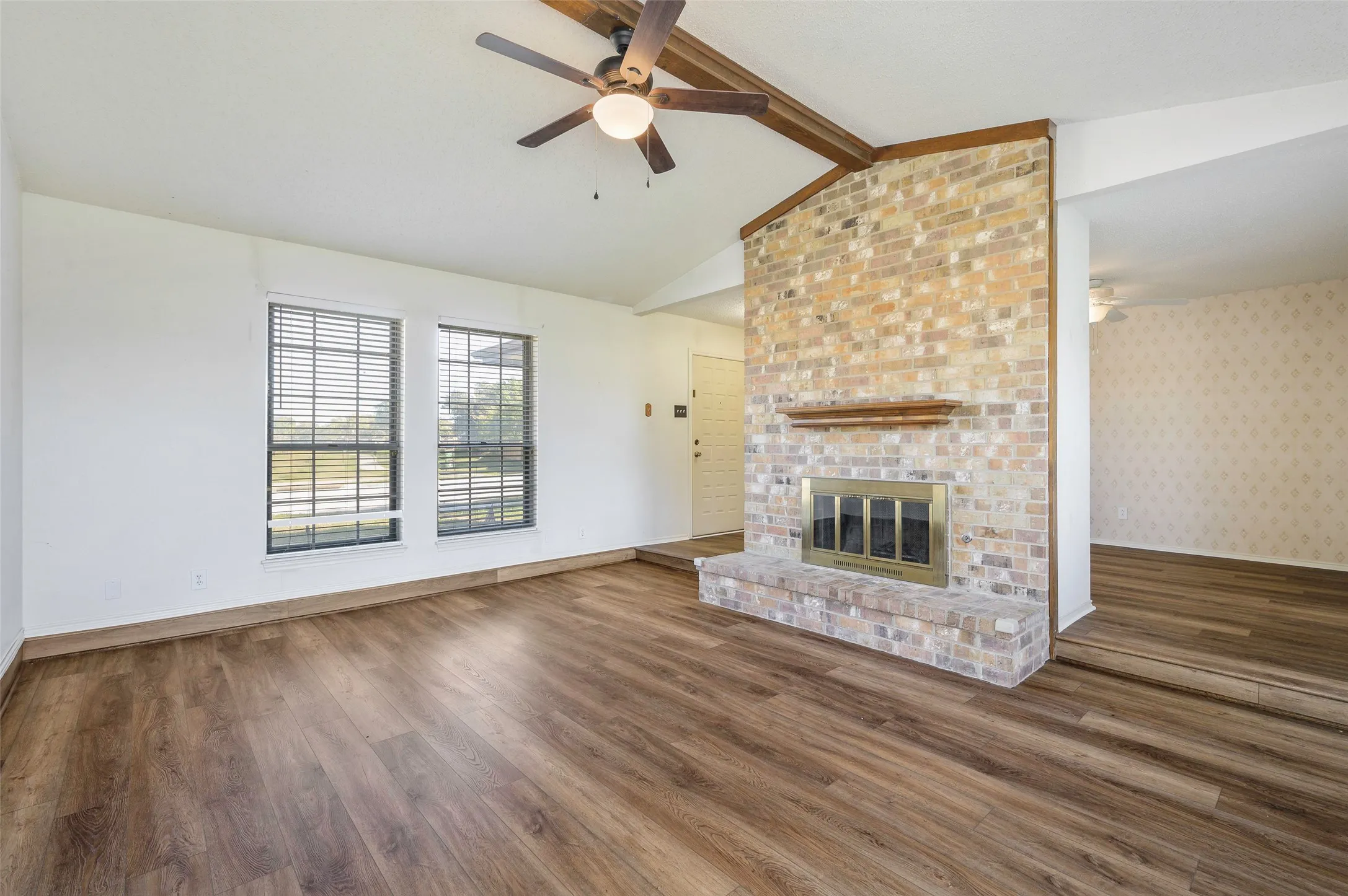 Single Family Residence For Rent in Denton County , 3719 Furneaux Lane, Carrollton, Texas 75007, 3 Bedroom, 2 Bathroom, 2 Garage spaces, 1,529 Sqft, built in 1983, mls#21311462, Real Estate Agent in Carrollton, Homes For Rent in Denton county, Homes For Rent in Carrollton, Realtor in Carrollton Texas, Real Estate Brokerage Independent Realty Texas, Luminita Cordes Realtor
