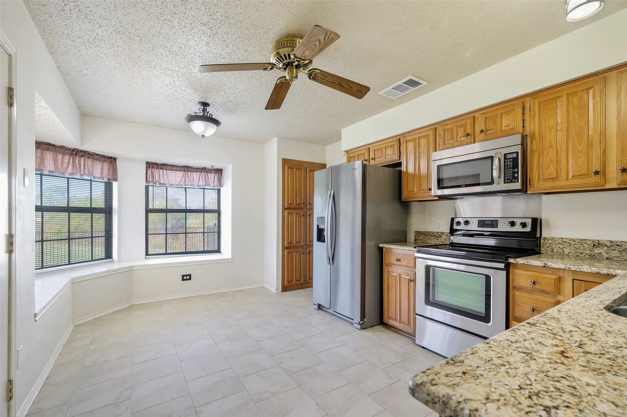 Single Family Residence For Rent in Denton County , 3719 Furneaux Lane, Carrollton, Texas 75007, 3 Bedroom, 2 Bathroom, 2 Garage spaces, 1,529 Sqft, built in 1983, mls#21311462, Real Estate Agent in Carrollton, Homes For Rent in Denton county, Homes For Rent in Carrollton, Realtor in Carrollton Texas, Real Estate Brokerage Independent Realty Texas, Luminita Cordes Realtor