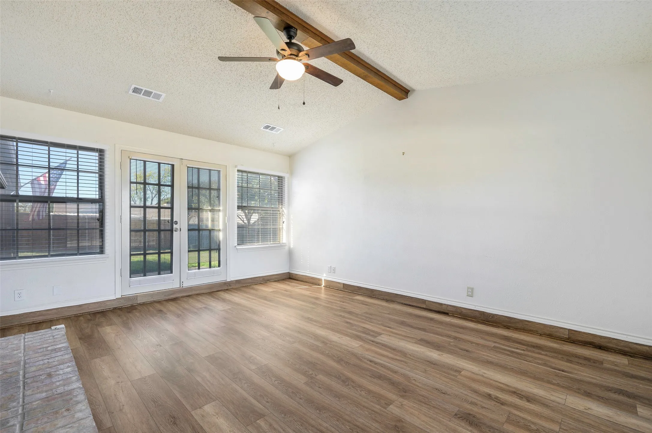 Single Family Residence For Rent in Denton County , 3719 Furneaux Lane, Carrollton, Texas 75007, 3 Bedroom, 2 Bathroom, 2 Garage spaces, 1,529 Sqft, built in 1983, mls#21311462, Real Estate Agent in Carrollton, Homes For Rent in Denton county, Homes For Rent in Carrollton, Realtor in Carrollton Texas, Real Estate Brokerage Independent Realty Texas, Luminita Cordes Realtor