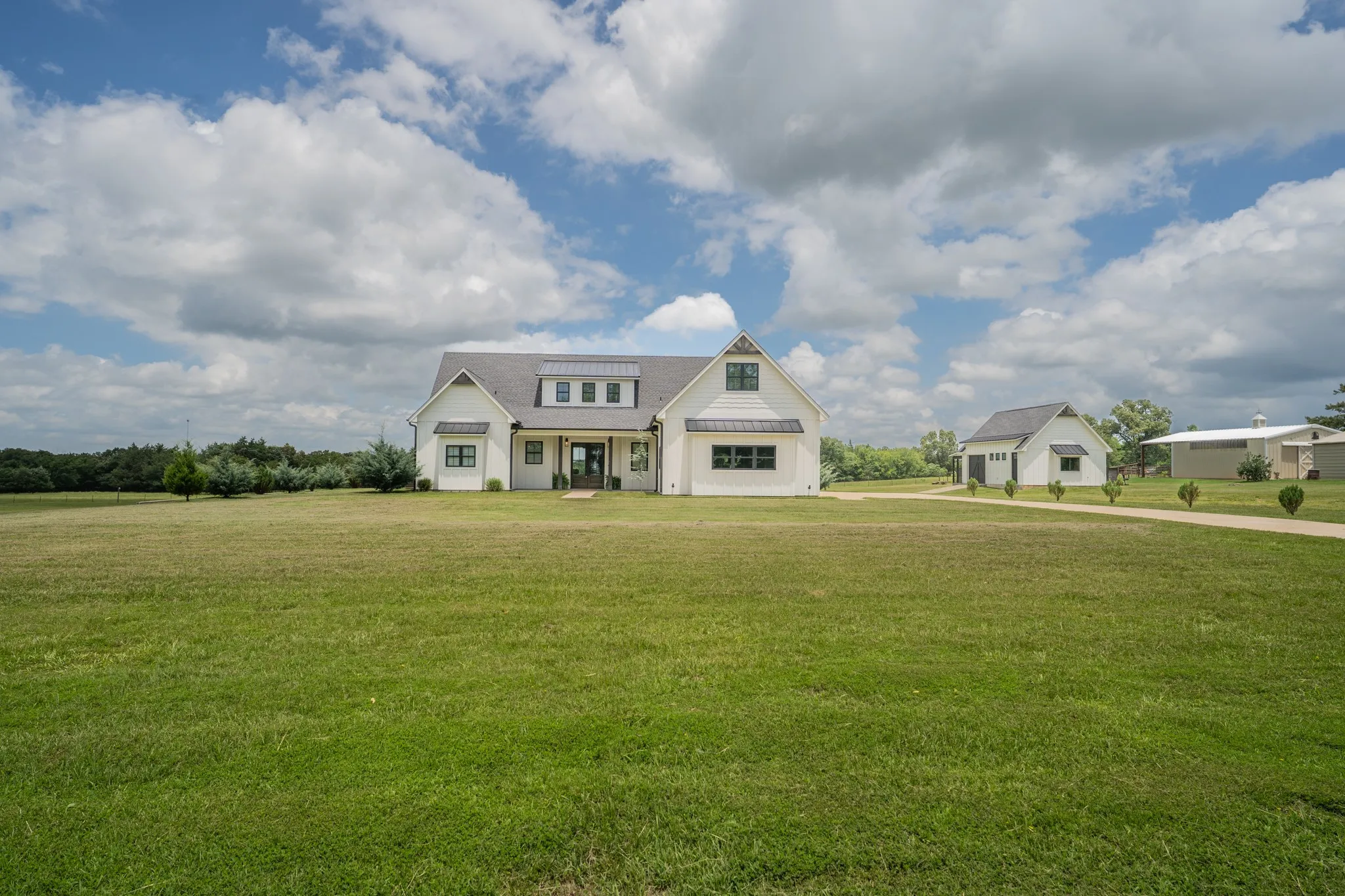 Single Family Residence For Sale in Hopkins County , 2865 County Road 2310, Sulphur Springs, Texas 75482, 4 Bedroom, 4 Bathroom, 2 Garage spaces, 2,956 Sqft, built in 2023, mls#21305743, Real Estate Agent in Sulphur Springs, Homes For Sale in Hopkins county, Homes For Sale in Sulphur Springs, Realtor in Sulphur Springs Texas, Real Estate Brokerage Independent Realty Texas, Luminita Cordes Realtor