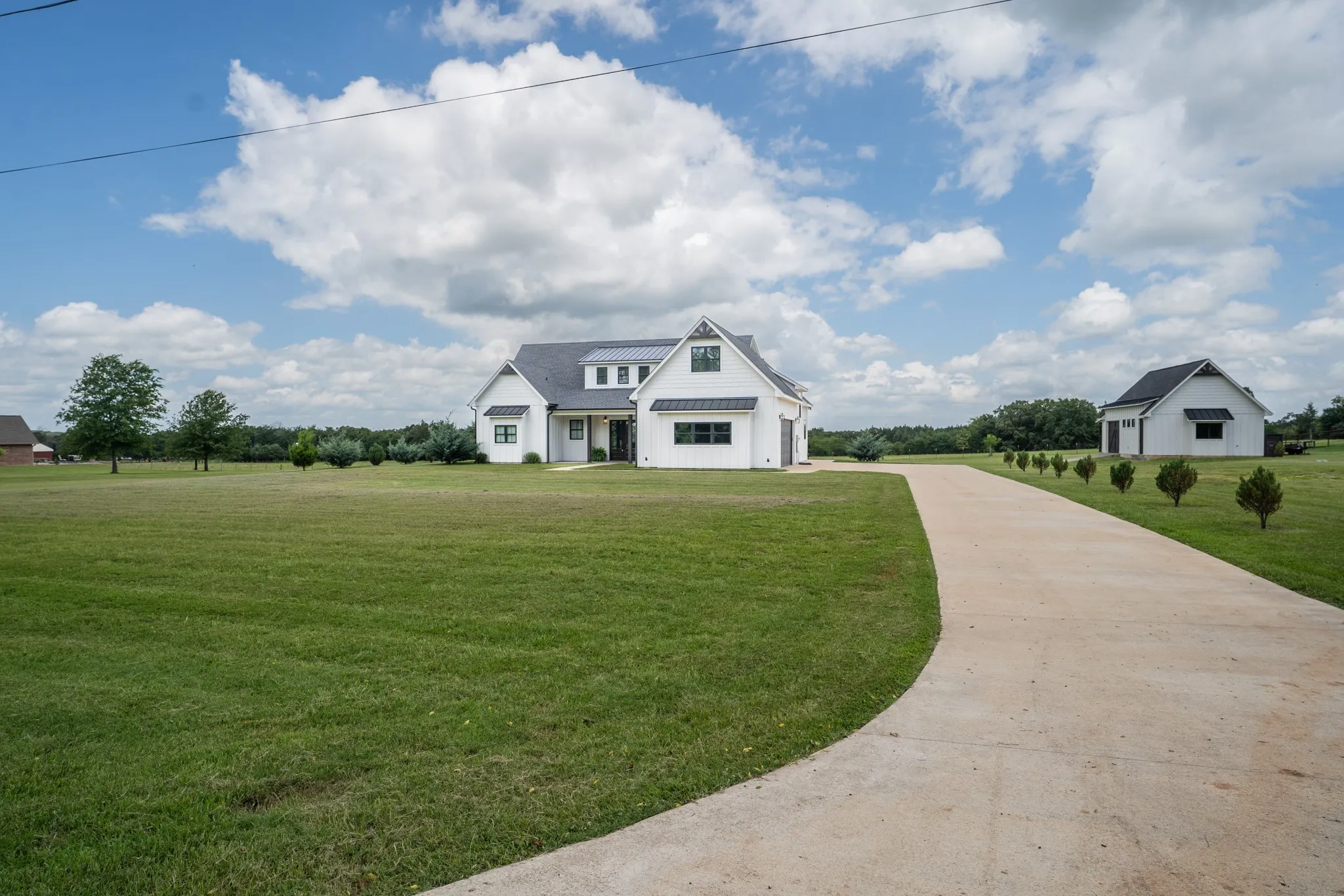 Single Family Residence For Sale in Hopkins County , 2865 County Road 2310, Sulphur Springs, Texas 75482, 4 Bedroom, 4 Bathroom, 2 Garage spaces, 2,956 Sqft, built in 2023, mls#21305743, Real Estate Agent in Sulphur Springs, Homes For Sale in Hopkins county, Homes For Sale in Sulphur Springs, Realtor in Sulphur Springs Texas, Real Estate Brokerage Independent Realty Texas, Luminita Cordes Realtor