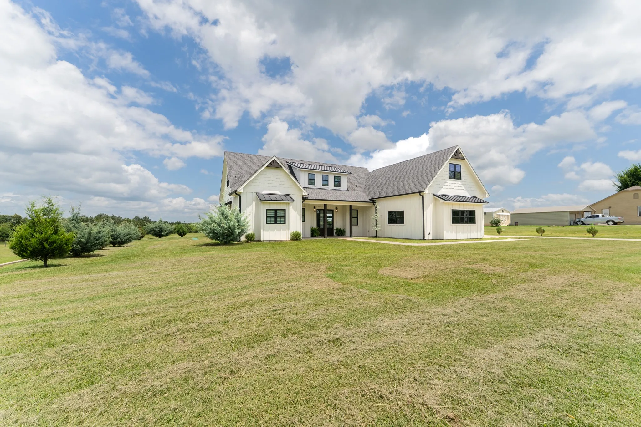 Single Family Residence For Sale in Hopkins County , 2865 County Road 2310, Sulphur Springs, Texas 75482, 4 Bedroom, 4 Bathroom, 2 Garage spaces, 2,956 Sqft, built in 2023, mls#21305743, Real Estate Agent in Sulphur Springs, Homes For Sale in Hopkins county, Homes For Sale in Sulphur Springs, Realtor in Sulphur Springs Texas, Real Estate Brokerage Independent Realty Texas, Luminita Cordes Realtor