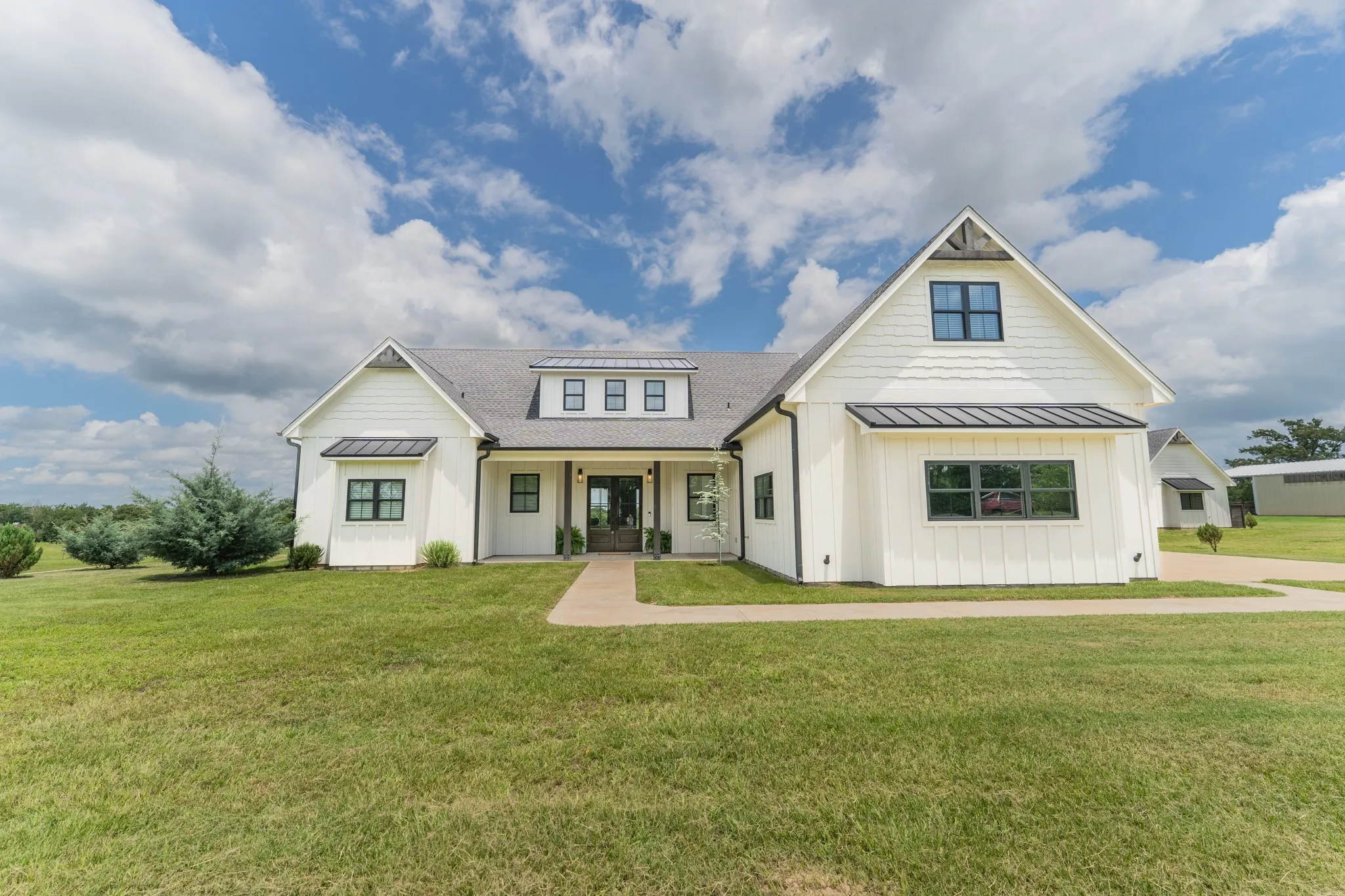 Single Family Residence For Sale in Hopkins County , 2865 County Road 2310, Sulphur Springs, Texas 75482, 4 Bedroom, 4 Bathroom, 2 Garage spaces, 2,956 Sqft, built in 2023, mls#21305743, Real Estate Agent in Sulphur Springs, Homes For Sale in Hopkins county, Homes For Sale in Sulphur Springs, Realtor in Sulphur Springs Texas, Real Estate Brokerage Independent Realty Texas, Luminita Cordes Realtor