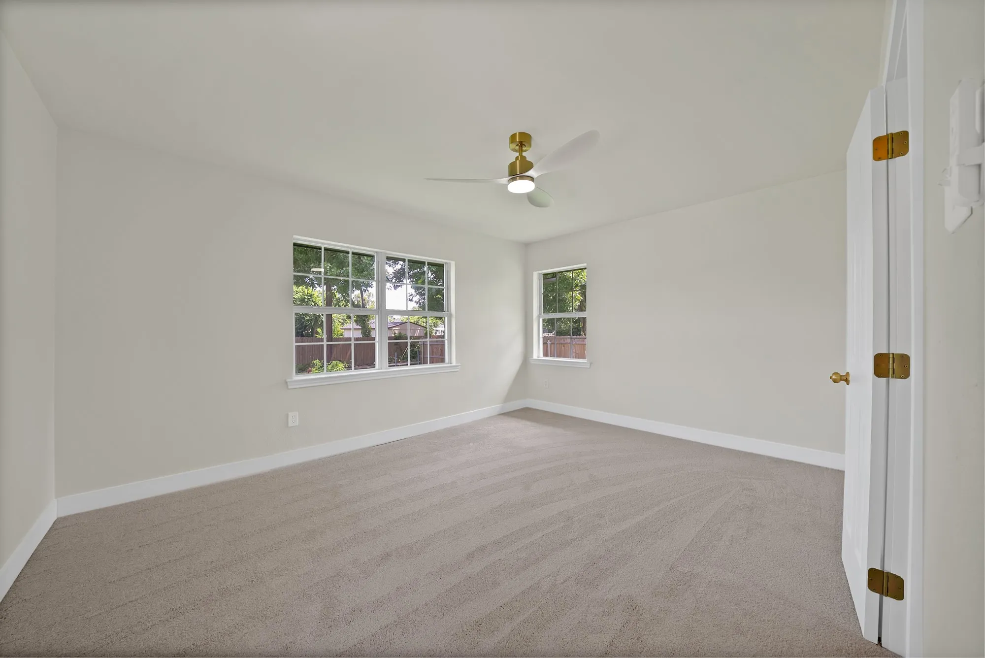 Single Family Residence For Sale in Dallas County , 1618 Comanche Trail, Garland, Texas 75043, 3 Bedroom, 2 Bathroom, 2 Garage spaces, 2,038 Sqft, built in 1955, mls#21287903, Real Estate Agent in Garland, Homes For Sale in Dallas county, Homes For Sale in Garland, Realtor in Garland Texas, Real Estate Brokerage Independent Realty Texas, Luminita Cordes Realtor