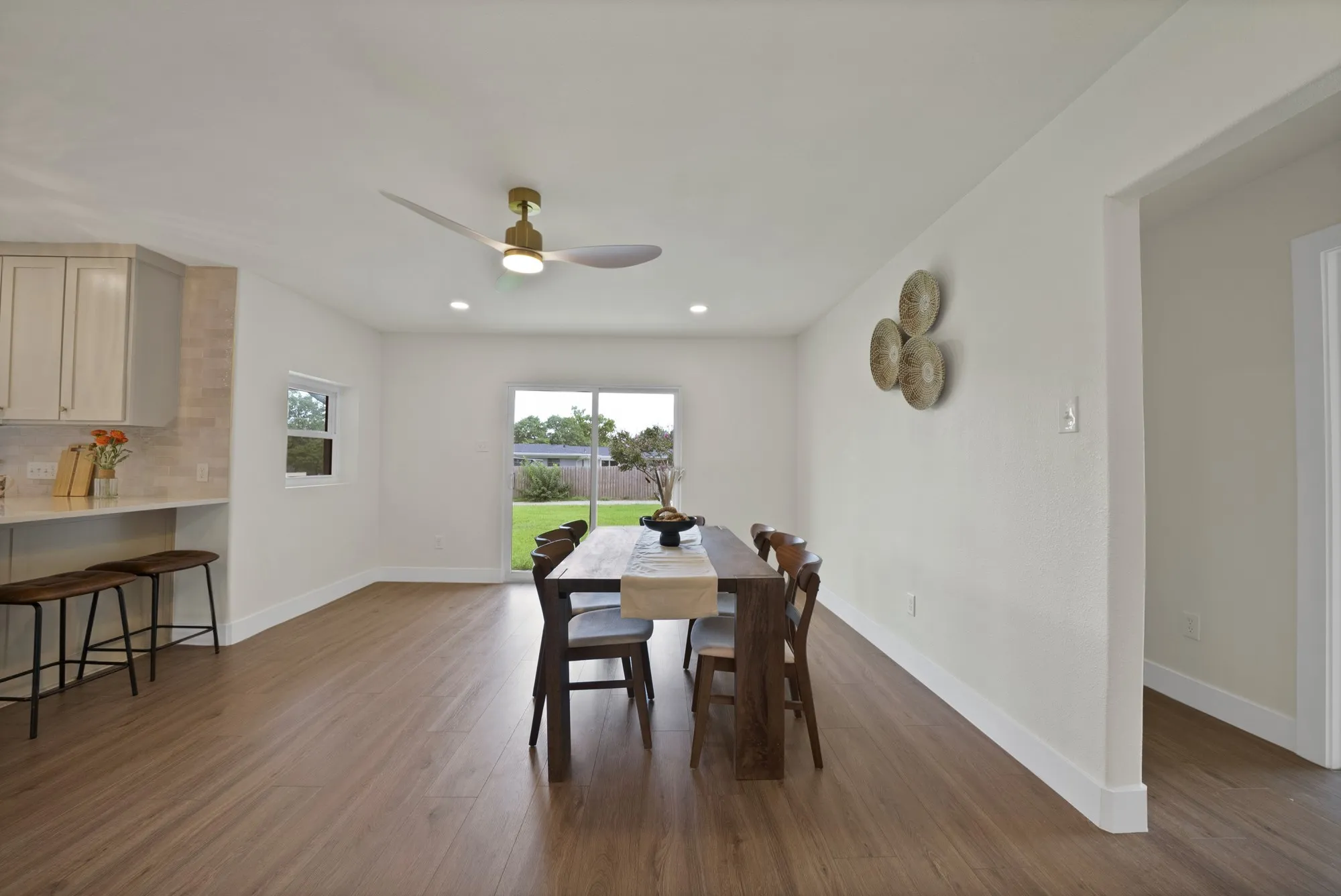 Single Family Residence For Sale in Dallas County , 1618 Comanche Trail, Garland, Texas 75043, 3 Bedroom, 2 Bathroom, 2 Garage spaces, 2,038 Sqft, built in 1955, mls#21287903, Real Estate Agent in Garland, Homes For Sale in Dallas county, Homes For Sale in Garland, Realtor in Garland Texas, Real Estate Brokerage Independent Realty Texas, Luminita Cordes Realtor