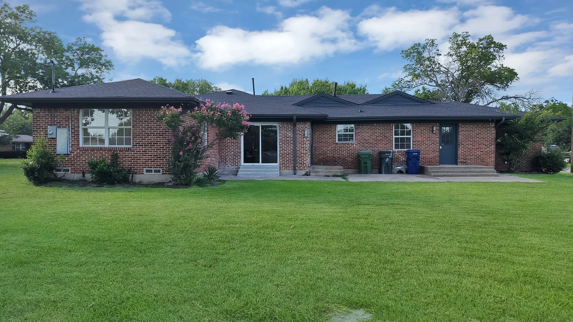 Single Family Residence For Sale in Dallas County , 1618 Comanche Trail, Garland, Texas 75043, 3 Bedroom, 2 Bathroom, 2 Garage spaces, 2,038 Sqft, built in 1955, mls#21287903, Real Estate Agent in Garland, Homes For Sale in Dallas county, Homes For Sale in Garland, Realtor in Garland Texas, Real Estate Brokerage Independent Realty Texas, Luminita Cordes Realtor