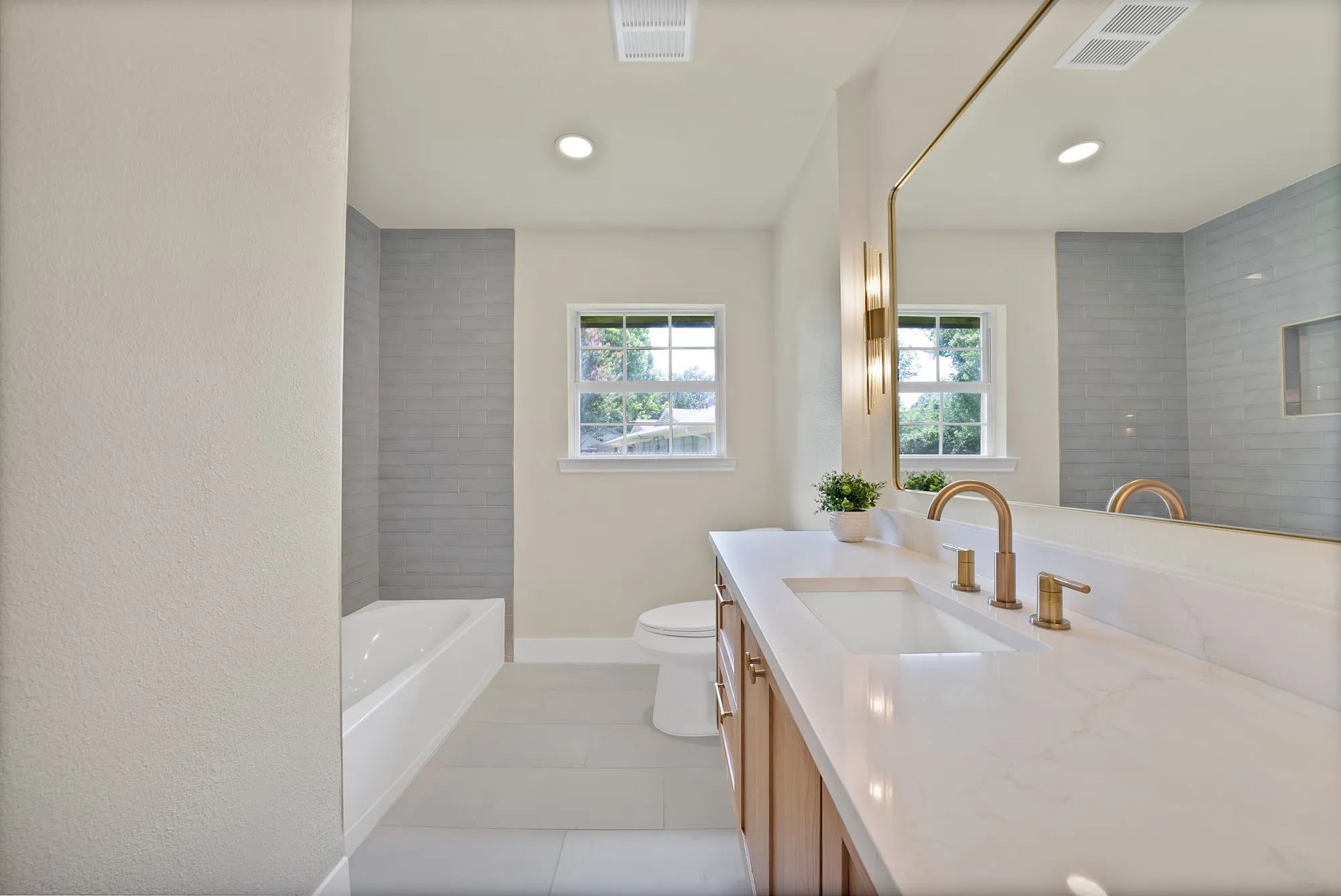 Single Family Residence For Sale in Dallas County , 1618 Comanche Trail, Garland, Texas 75043, 3 Bedroom, 2 Bathroom, 2 Garage spaces, 2,038 Sqft, built in 1955, mls#21287903, Real Estate Agent in Garland, Homes For Sale in Dallas county, Homes For Sale in Garland, Realtor in Garland Texas, Real Estate Brokerage Independent Realty Texas, Luminita Cordes Realtor