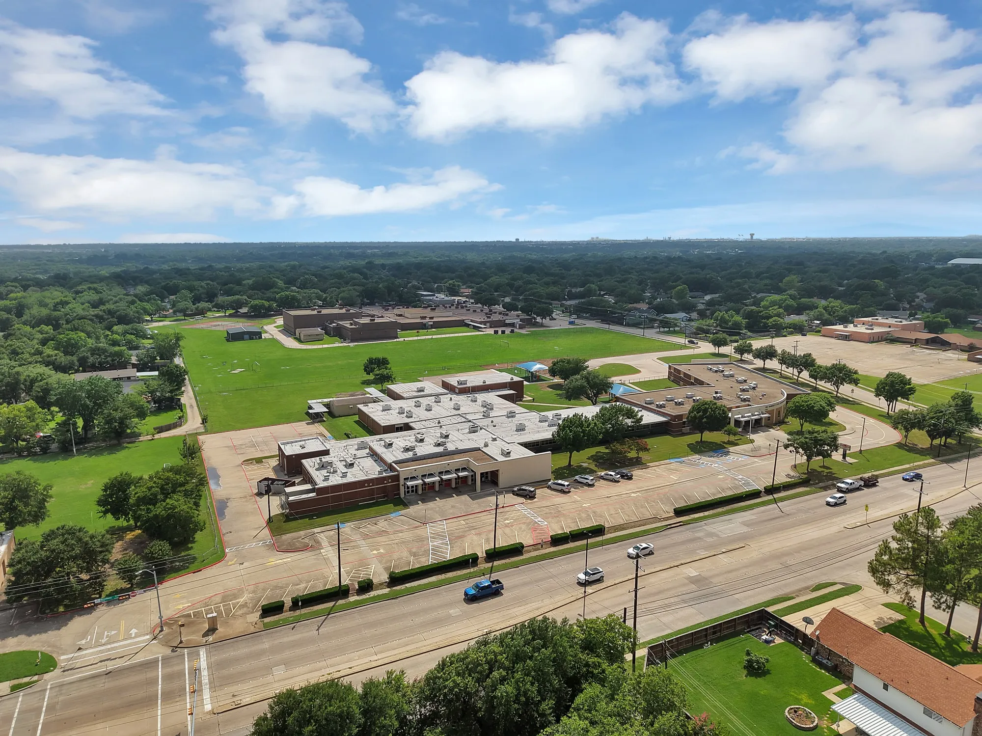 Single Family Residence For Sale in Dallas County , 1618 Comanche Trail, Garland, Texas 75043, 3 Bedroom, 2 Bathroom, 2 Garage spaces, 2,038 Sqft, built in 1955, mls#21287903, Real Estate Agent in Garland, Homes For Sale in Dallas county, Homes For Sale in Garland, Realtor in Garland Texas, Real Estate Brokerage Independent Realty Texas, Luminita Cordes Realtor