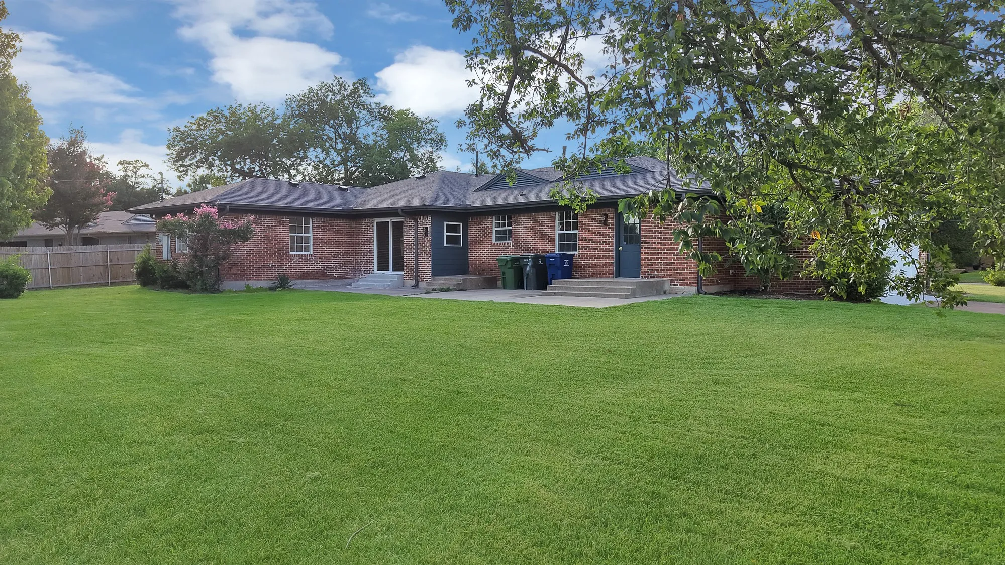 Single Family Residence For Sale in Dallas County , 1618 Comanche Trail, Garland, Texas 75043, 3 Bedroom, 2 Bathroom, 2 Garage spaces, 2,038 Sqft, built in 1955, mls#21287903, Real Estate Agent in Garland, Homes For Sale in Dallas county, Homes For Sale in Garland, Realtor in Garland Texas, Real Estate Brokerage Independent Realty Texas, Luminita Cordes Realtor