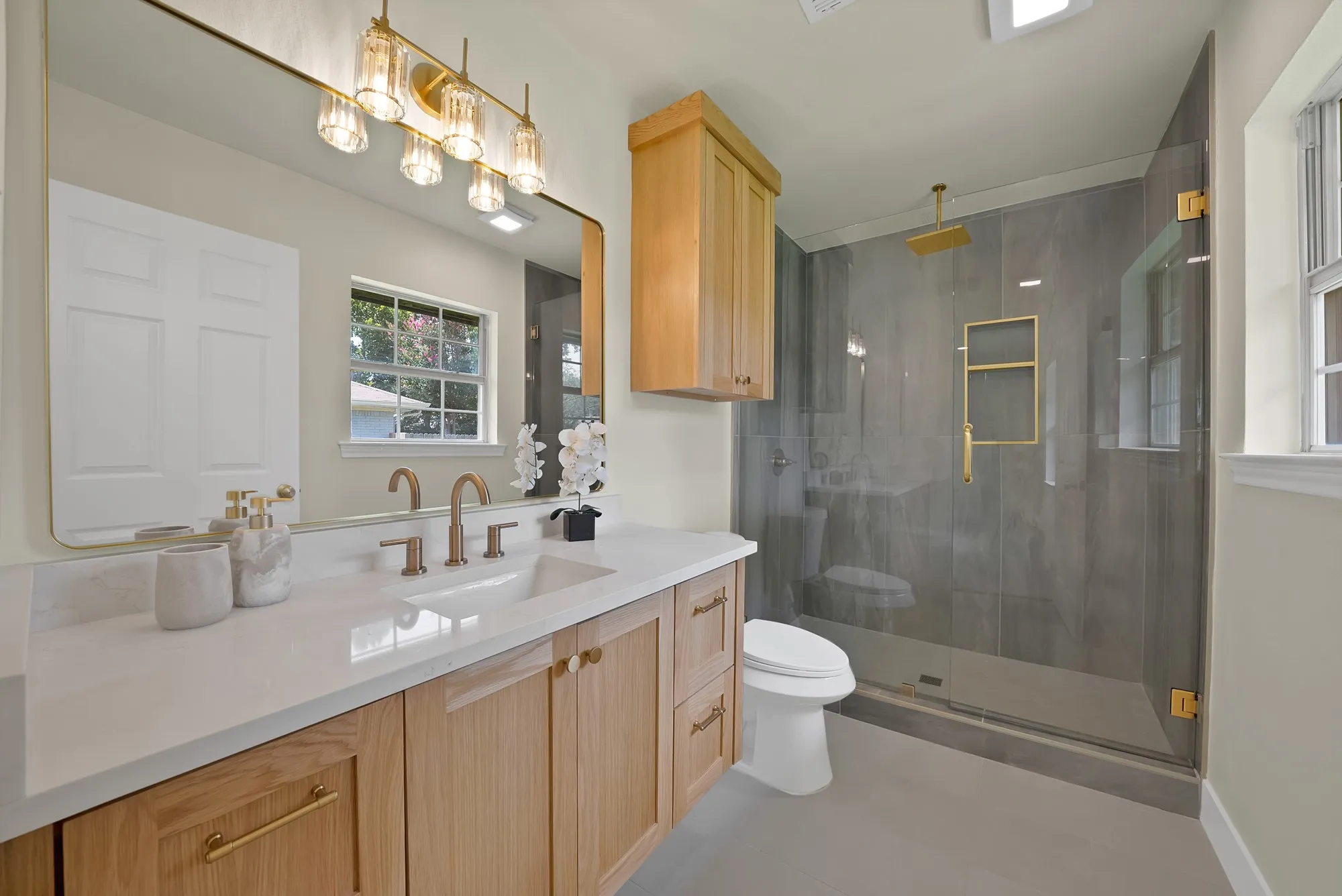 Single Family Residence For Sale in Dallas County , 1618 Comanche Trail, Garland, Texas 75043, 3 Bedroom, 2 Bathroom, 2 Garage spaces, 2,038 Sqft, built in 1955, mls#21287903, Real Estate Agent in Garland, Homes For Sale in Dallas county, Homes For Sale in Garland, Realtor in Garland Texas, Real Estate Brokerage Independent Realty Texas, Luminita Cordes Realtor