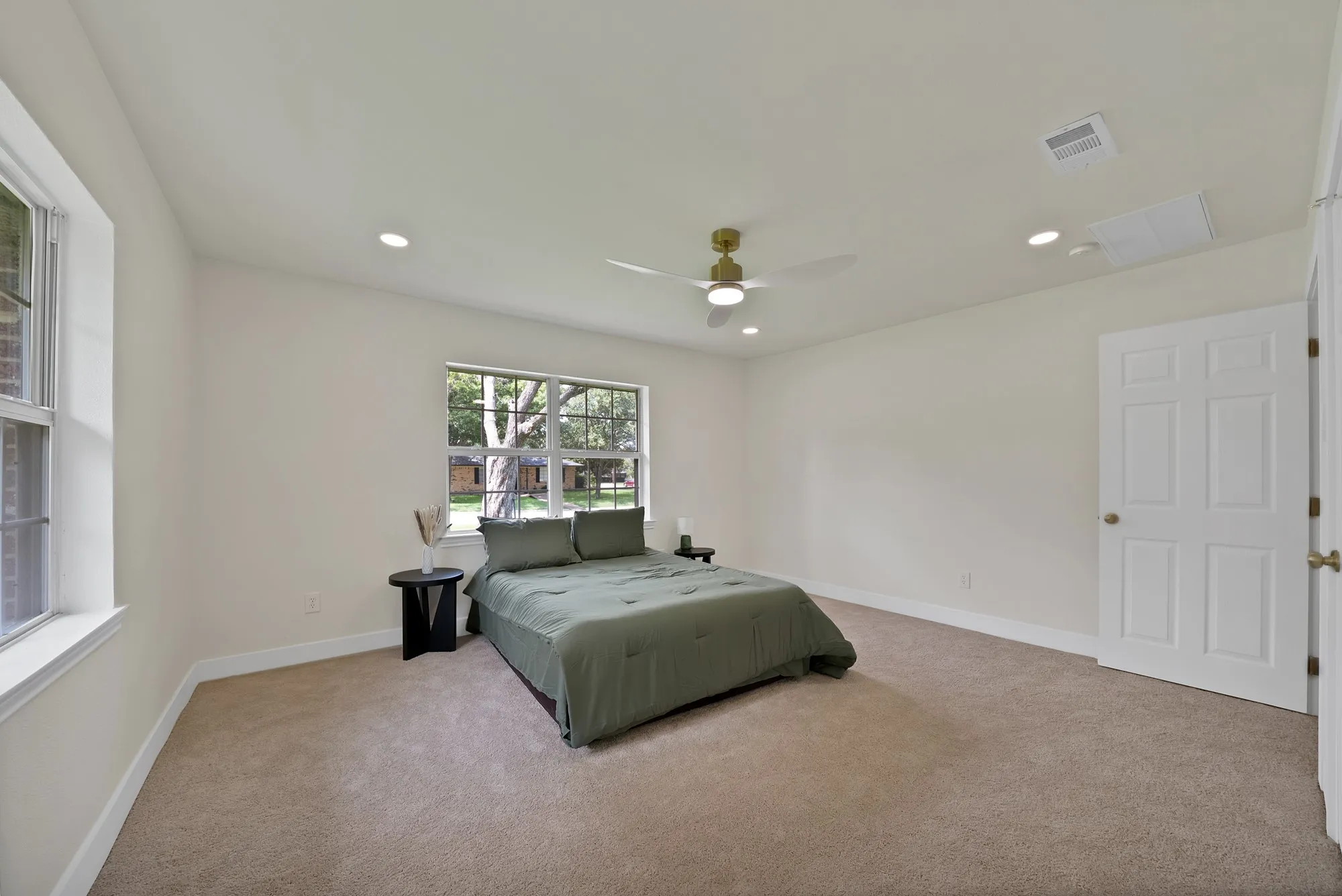 Single Family Residence For Sale in Dallas County , 1618 Comanche Trail, Garland, Texas 75043, 3 Bedroom, 2 Bathroom, 2 Garage spaces, 2,038 Sqft, built in 1955, mls#21287903, Real Estate Agent in Garland, Homes For Sale in Dallas county, Homes For Sale in Garland, Realtor in Garland Texas, Real Estate Brokerage Independent Realty Texas, Luminita Cordes Realtor