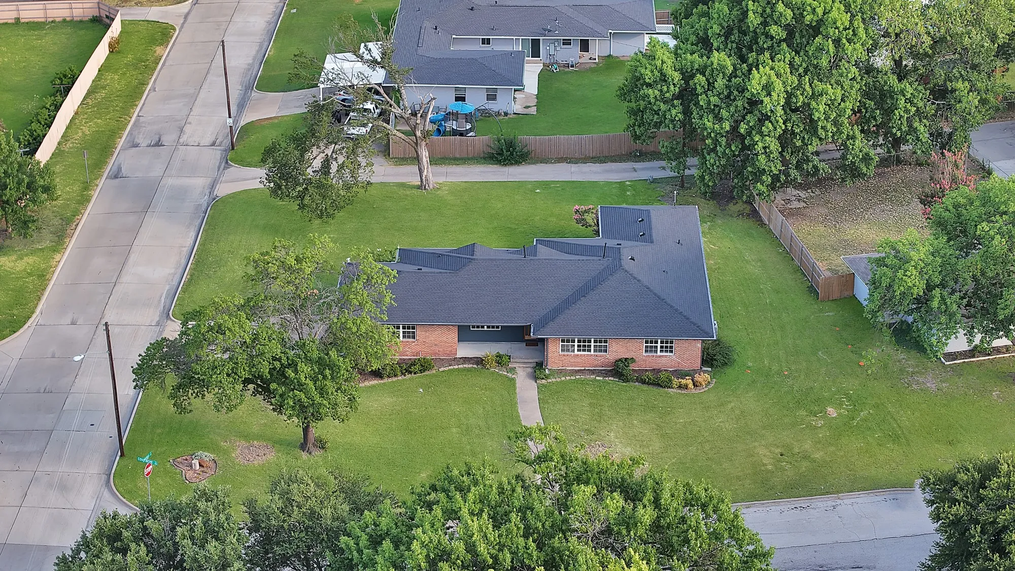 Single Family Residence For Sale in Dallas County , 1618 Comanche Trail, Garland, Texas 75043, 3 Bedroom, 2 Bathroom, 2 Garage spaces, 2,038 Sqft, built in 1955, mls#21287903, Real Estate Agent in Garland, Homes For Sale in Dallas county, Homes For Sale in Garland, Realtor in Garland Texas, Real Estate Brokerage Independent Realty Texas, Luminita Cordes Realtor