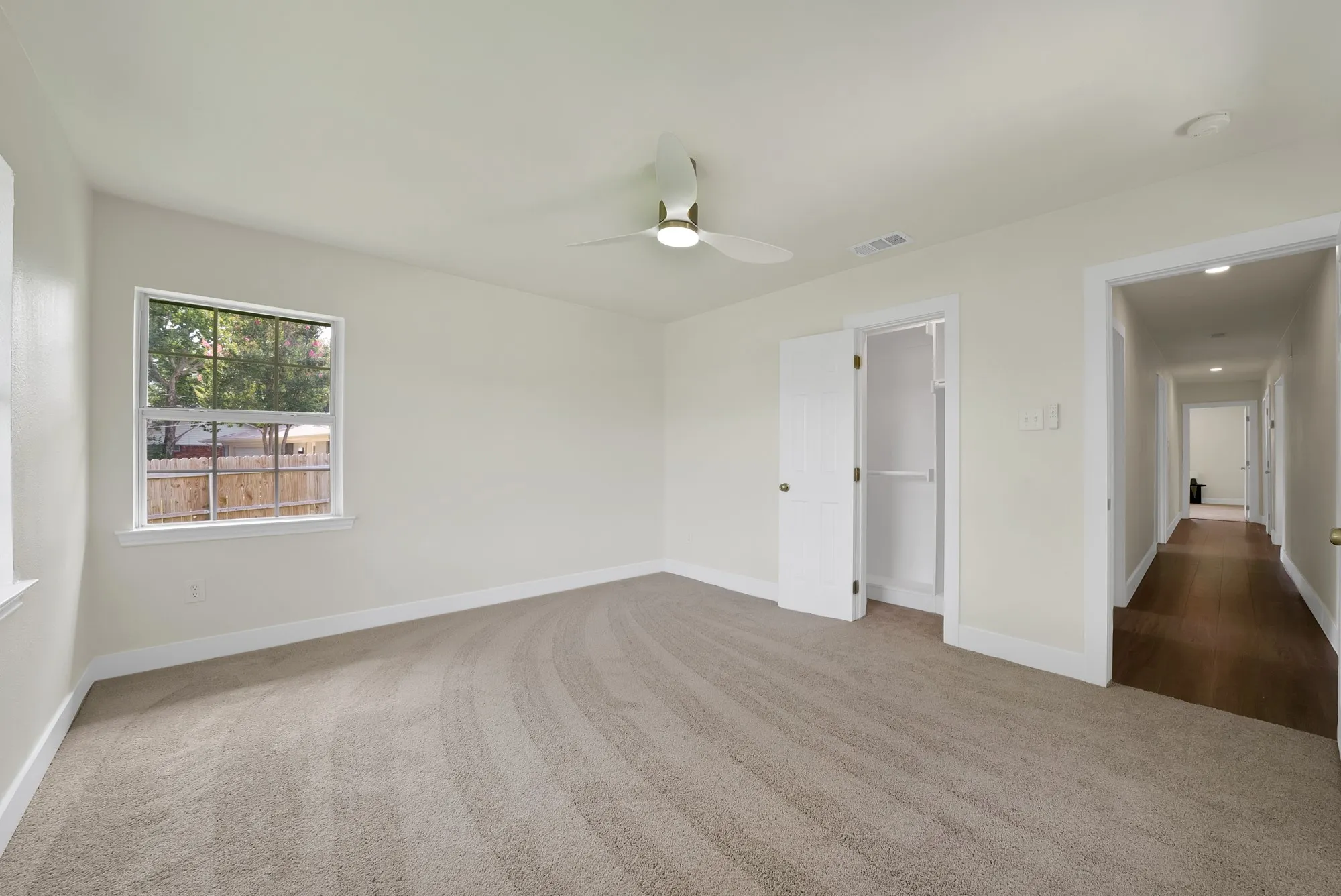 Single Family Residence For Sale in Dallas County , 1618 Comanche Trail, Garland, Texas 75043, 3 Bedroom, 2 Bathroom, 2 Garage spaces, 2,038 Sqft, built in 1955, mls#21287903, Real Estate Agent in Garland, Homes For Sale in Dallas county, Homes For Sale in Garland, Realtor in Garland Texas, Real Estate Brokerage Independent Realty Texas, Luminita Cordes Realtor