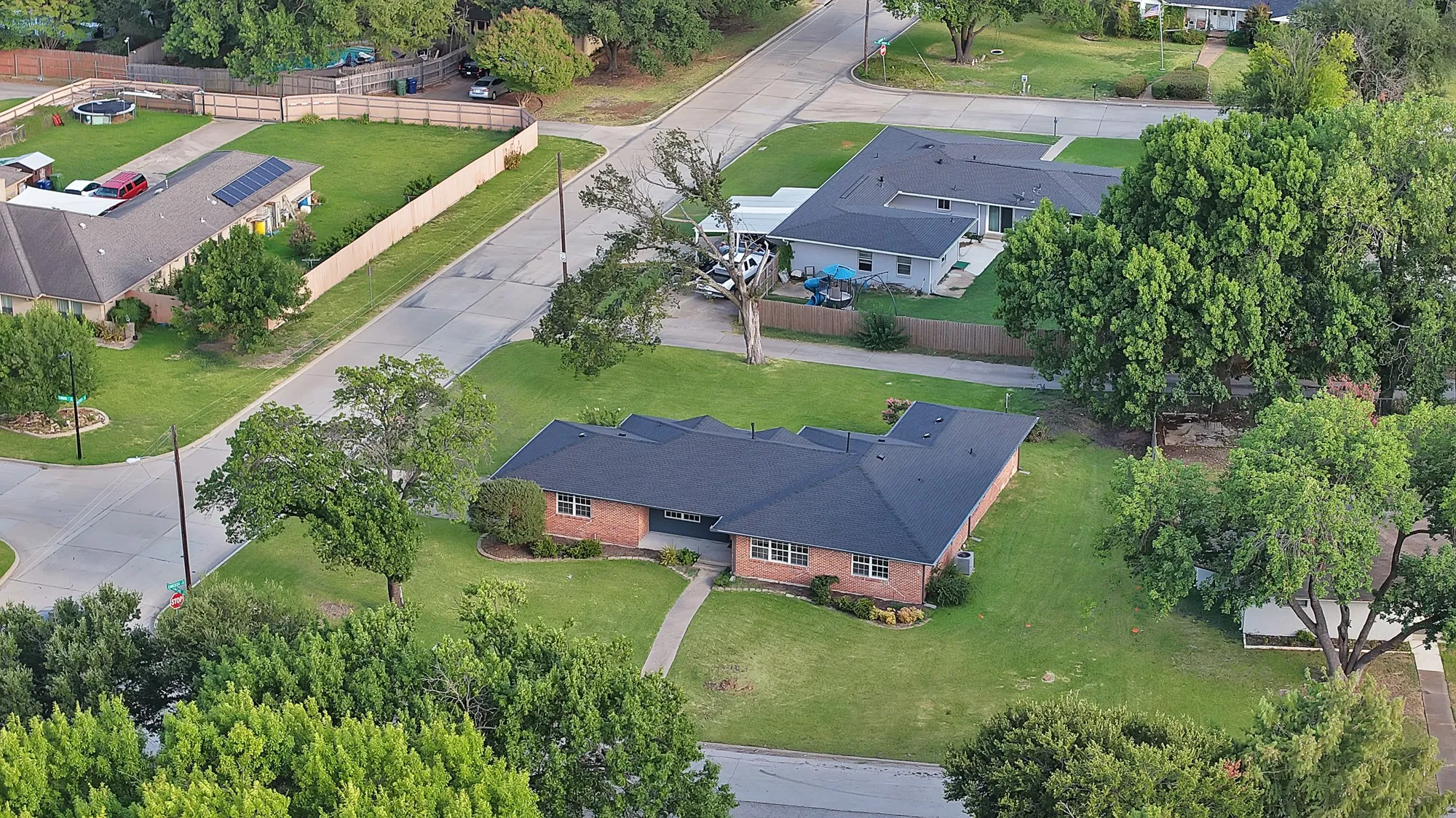 Single Family Residence For Sale in Dallas County , 1618 Comanche Trail, Garland, Texas 75043, 3 Bedroom, 2 Bathroom, 2 Garage spaces, 2,038 Sqft, built in 1955, mls#21287903, Real Estate Agent in Garland, Homes For Sale in Dallas county, Homes For Sale in Garland, Realtor in Garland Texas, Real Estate Brokerage Independent Realty Texas, Luminita Cordes Realtor