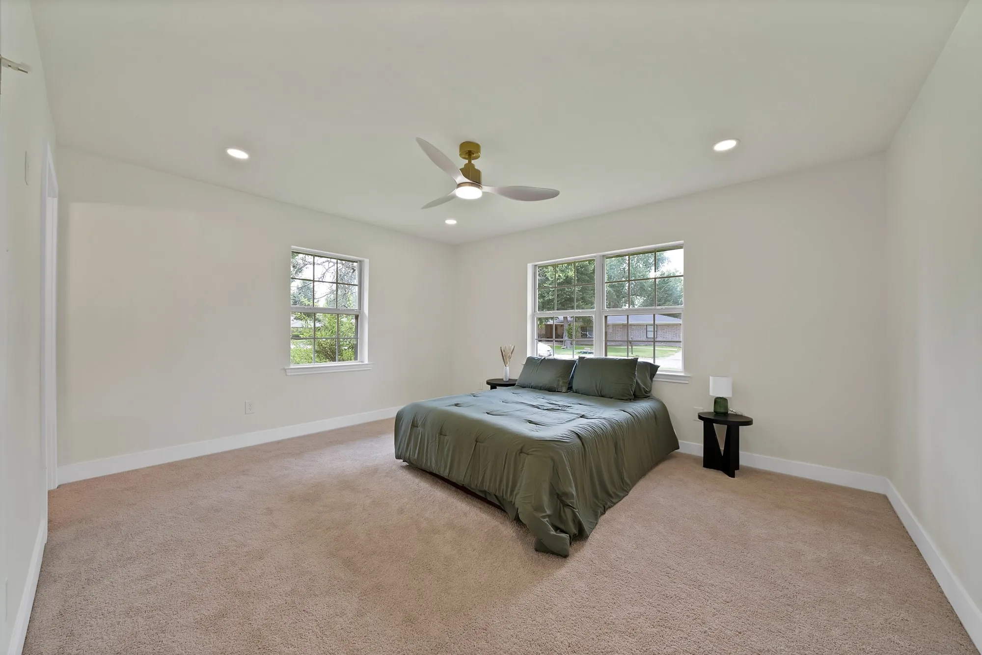 Single Family Residence For Sale in Dallas County , 1618 Comanche Trail, Garland, Texas 75043, 3 Bedroom, 2 Bathroom, 2 Garage spaces, 2,038 Sqft, built in 1955, mls#21287903, Real Estate Agent in Garland, Homes For Sale in Dallas county, Homes For Sale in Garland, Realtor in Garland Texas, Real Estate Brokerage Independent Realty Texas, Luminita Cordes Realtor