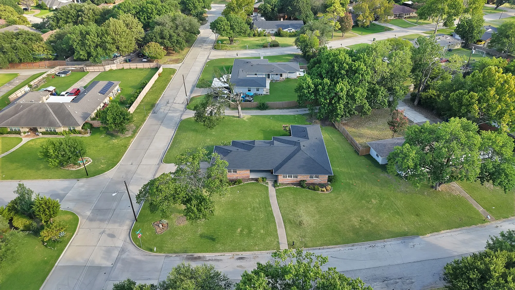 Single Family Residence For Sale in Dallas County , 1618 Comanche Trail, Garland, Texas 75043, 3 Bedroom, 2 Bathroom, 2 Garage spaces, 2,038 Sqft, built in 1955, mls#21287903, Real Estate Agent in Garland, Homes For Sale in Dallas county, Homes For Sale in Garland, Realtor in Garland Texas, Real Estate Brokerage Independent Realty Texas, Luminita Cordes Realtor