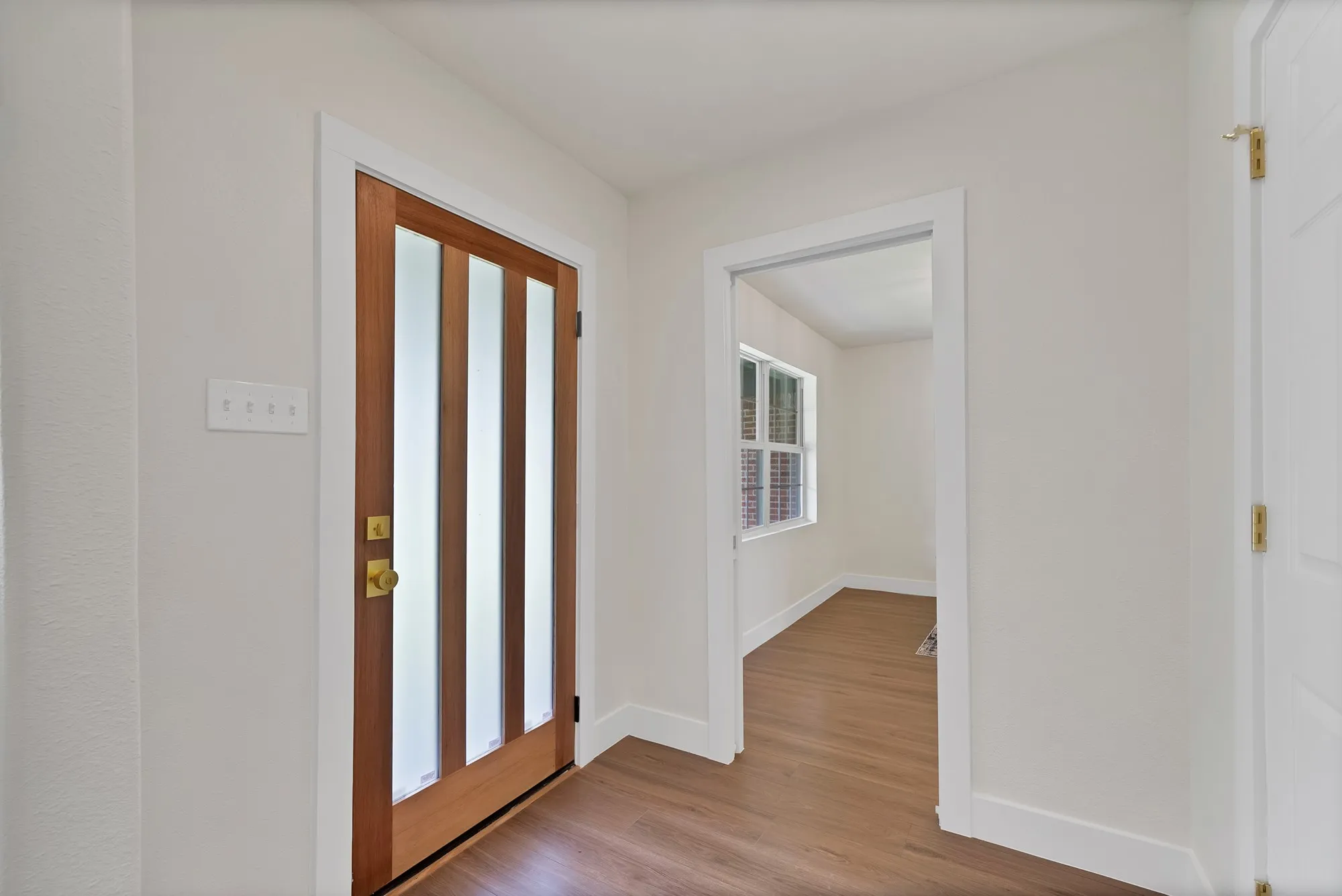 Single Family Residence For Sale in Dallas County , 1618 Comanche Trail, Garland, Texas 75043, 3 Bedroom, 2 Bathroom, 2 Garage spaces, 2,038 Sqft, built in 1955, mls#21287903, Real Estate Agent in Garland, Homes For Sale in Dallas county, Homes For Sale in Garland, Realtor in Garland Texas, Real Estate Brokerage Independent Realty Texas, Luminita Cordes Realtor