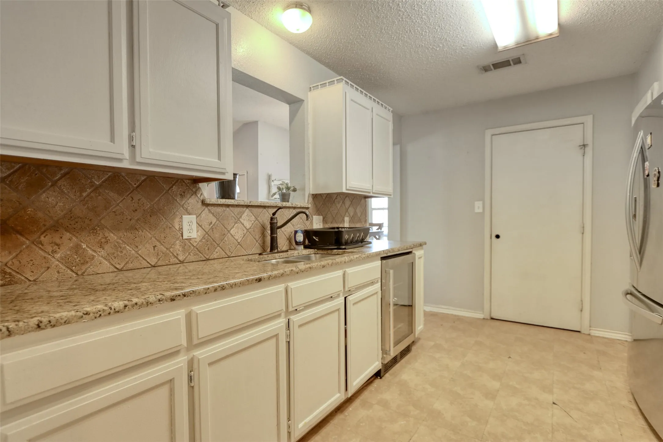 Single Family Residence For Sale in Mc Lennan County , 108 Wolf Lane, Lacy Lakeview, Texas 76705, 3 Bedroom, 2 Bathroom, 2 Garage spaces, 1,351 Sqft, built in 2004, mls#21312263, Real Estate Agent in Lacy Lakeview, Homes For Sale in Mc Lennan county, Homes For Sale in Lacy Lakeview, Realtor in Lacy Lakeview Texas, Real Estate Brokerage Independent Realty Texas, Luminita Cordes Realtor