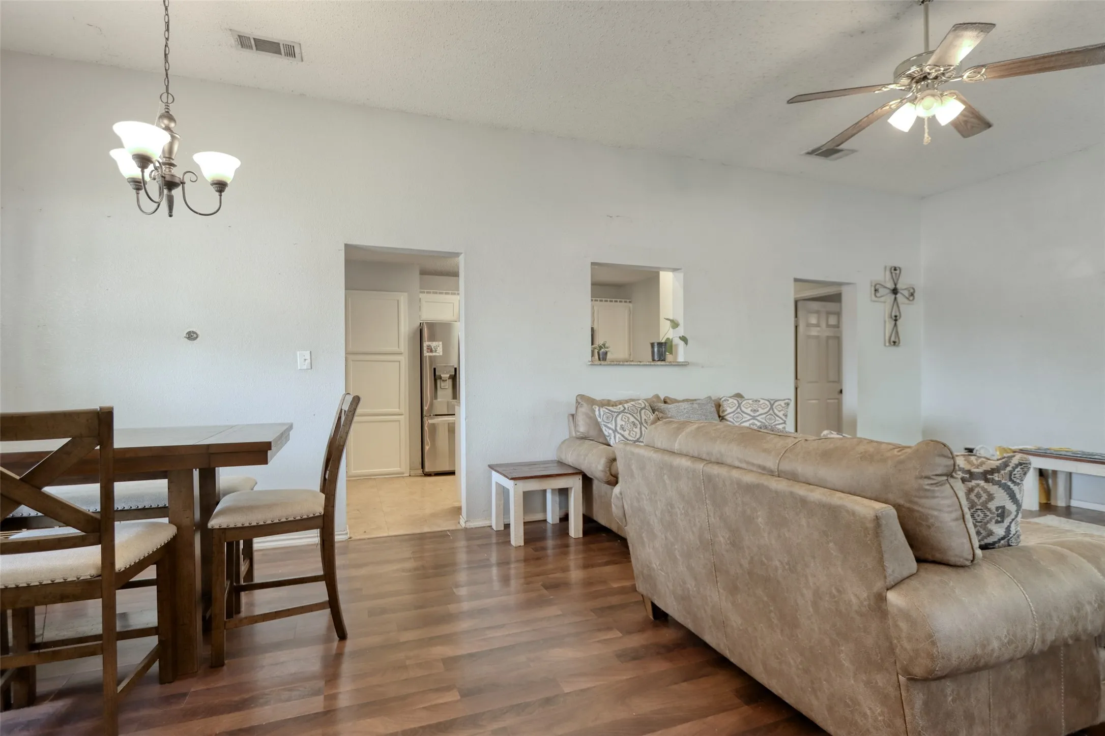 Single Family Residence For Sale in Mc Lennan County , 108 Wolf Lane, Lacy Lakeview, Texas 76705, 3 Bedroom, 2 Bathroom, 2 Garage spaces, 1,351 Sqft, built in 2004, mls#21312263, Real Estate Agent in Lacy Lakeview, Homes For Sale in Mc Lennan county, Homes For Sale in Lacy Lakeview, Realtor in Lacy Lakeview Texas, Real Estate Brokerage Independent Realty Texas, Luminita Cordes Realtor