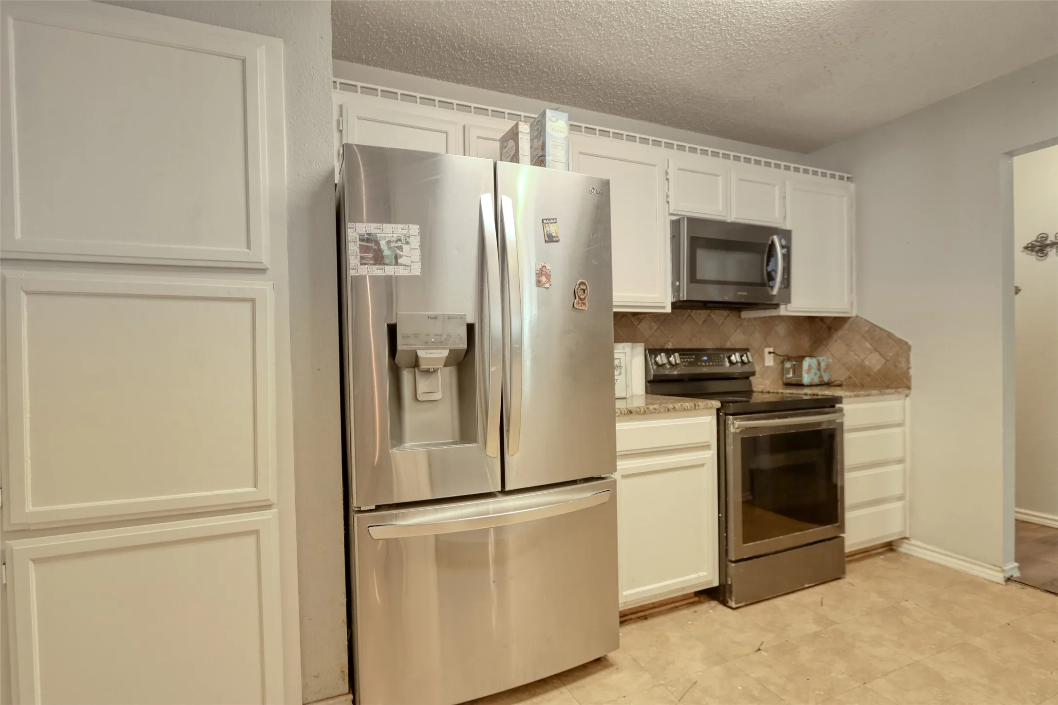 Single Family Residence For Sale in Mc Lennan County , 108 Wolf Lane, Lacy Lakeview, Texas 76705, 3 Bedroom, 2 Bathroom, 2 Garage spaces, 1,351 Sqft, built in 2004, mls#21312263, Real Estate Agent in Lacy Lakeview, Homes For Sale in Mc Lennan county, Homes For Sale in Lacy Lakeview, Realtor in Lacy Lakeview Texas, Real Estate Brokerage Independent Realty Texas, Luminita Cordes Realtor