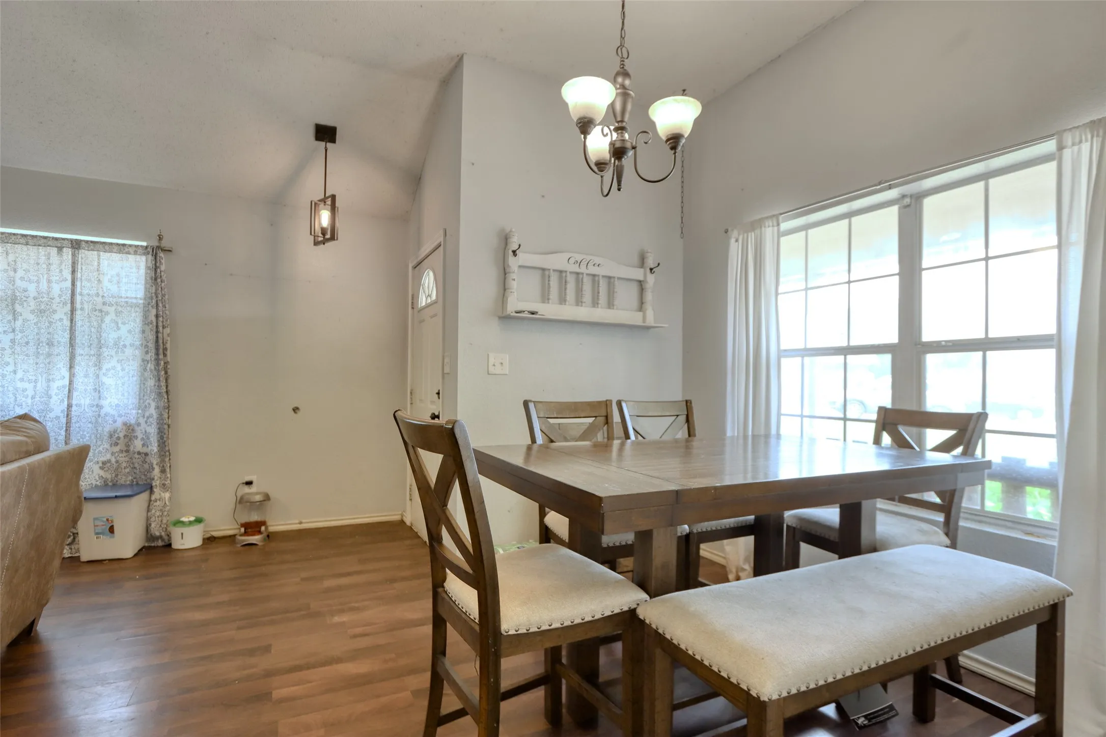 Single Family Residence For Sale in Mc Lennan County , 108 Wolf Lane, Lacy Lakeview, Texas 76705, 3 Bedroom, 2 Bathroom, 2 Garage spaces, 1,351 Sqft, built in 2004, mls#21312263, Real Estate Agent in Lacy Lakeview, Homes For Sale in Mc Lennan county, Homes For Sale in Lacy Lakeview, Realtor in Lacy Lakeview Texas, Real Estate Brokerage Independent Realty Texas, Luminita Cordes Realtor